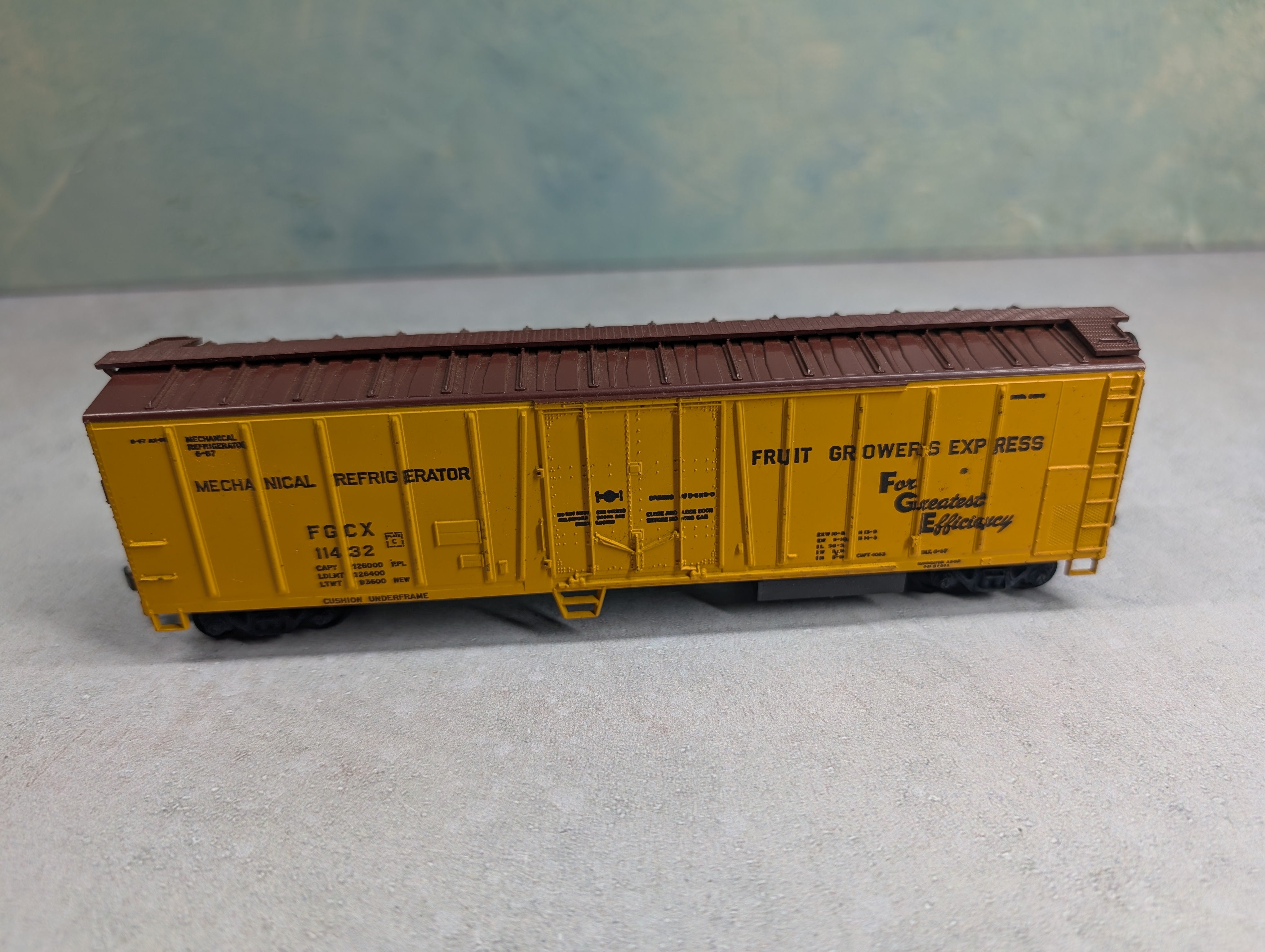 USED Athearn HO Scale 50' Mechanical Reefer Fruit Growers Express FGCX #11432