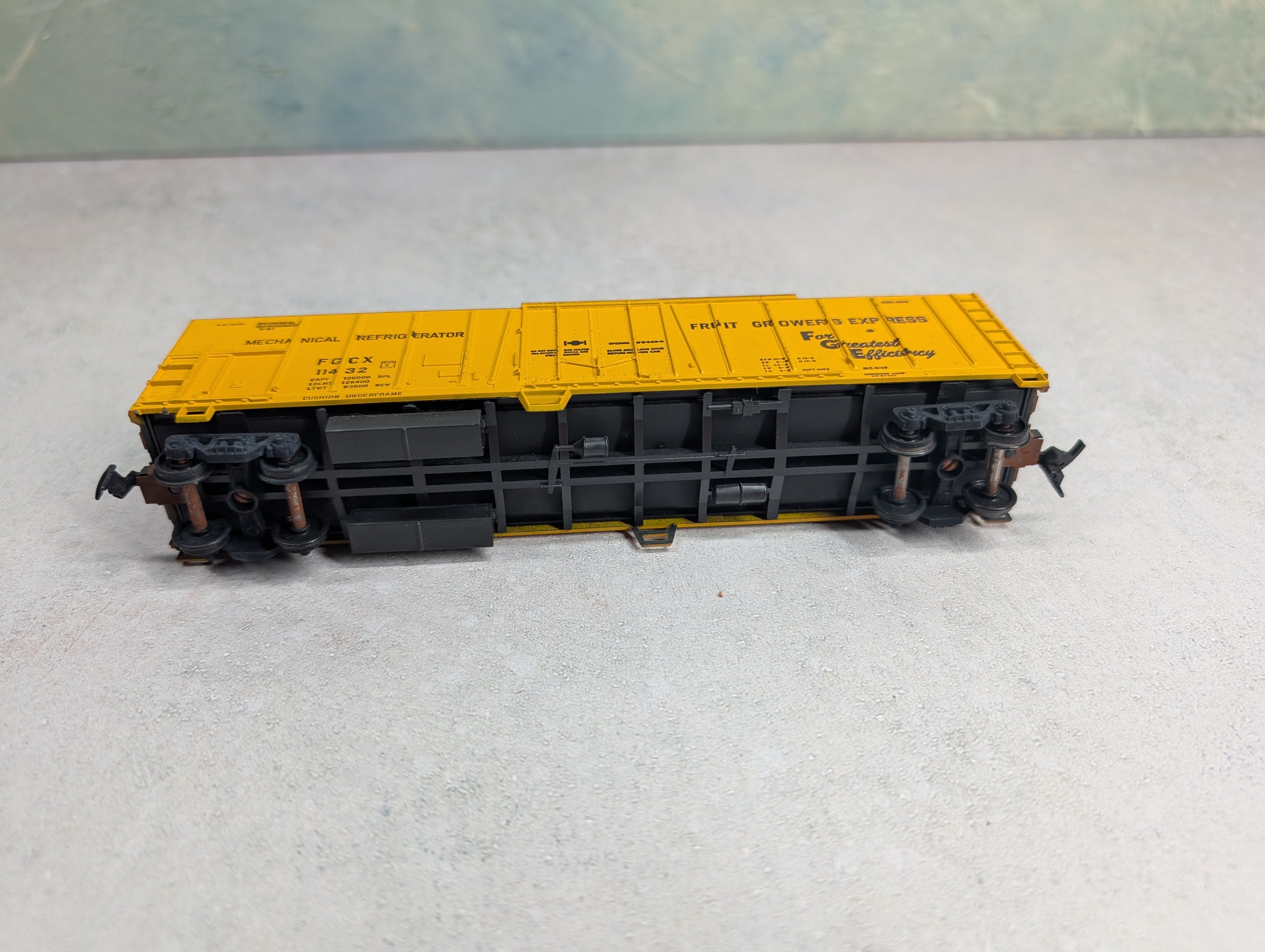 USED Athearn HO Scale 50' Mechanical Reefer Fruit Growers Express FGCX #11432