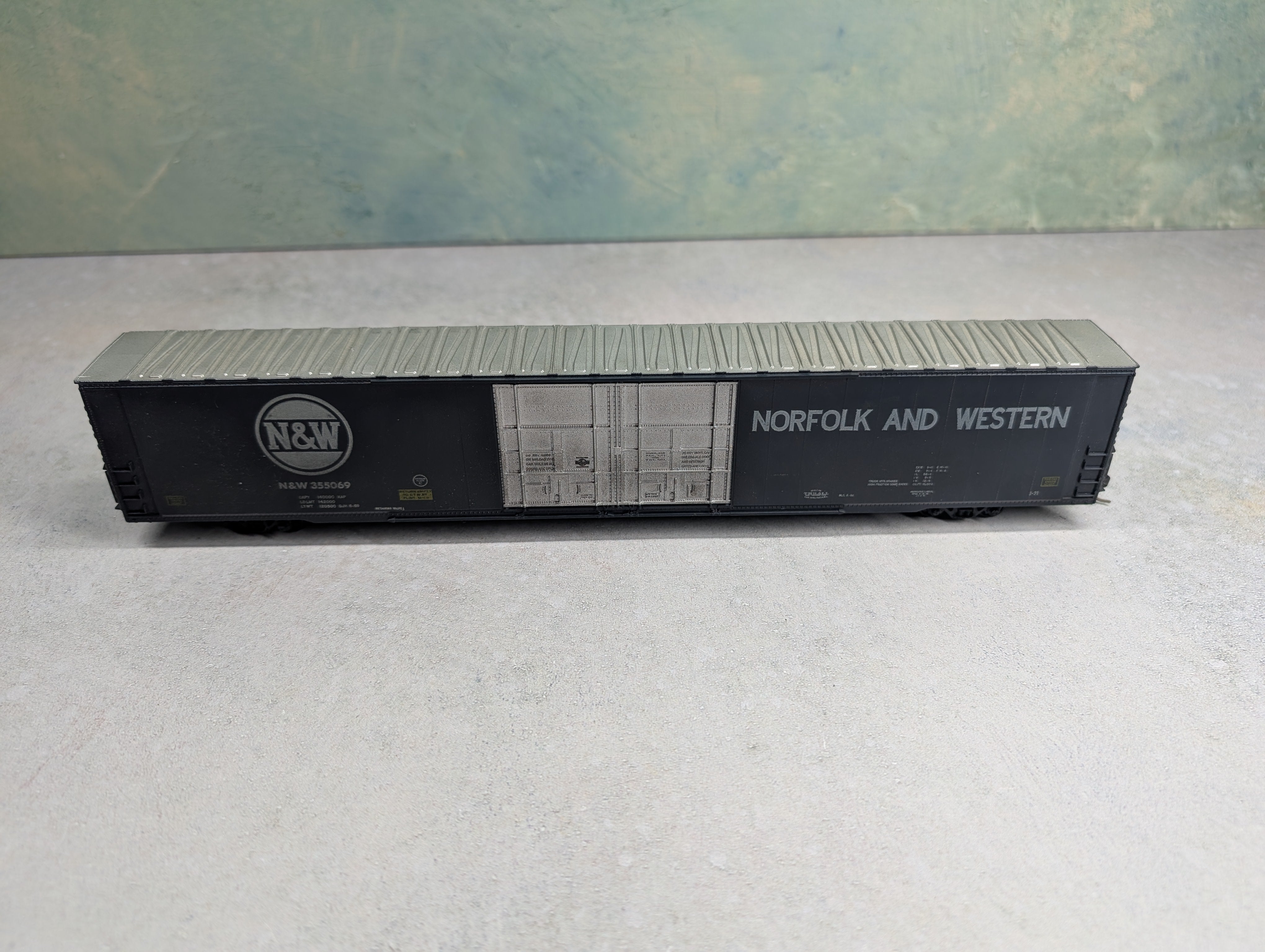 USED Athearn HO Scale 86' Hi-Cube DD Box Car Norfolk & Western NW #355069 Weathered