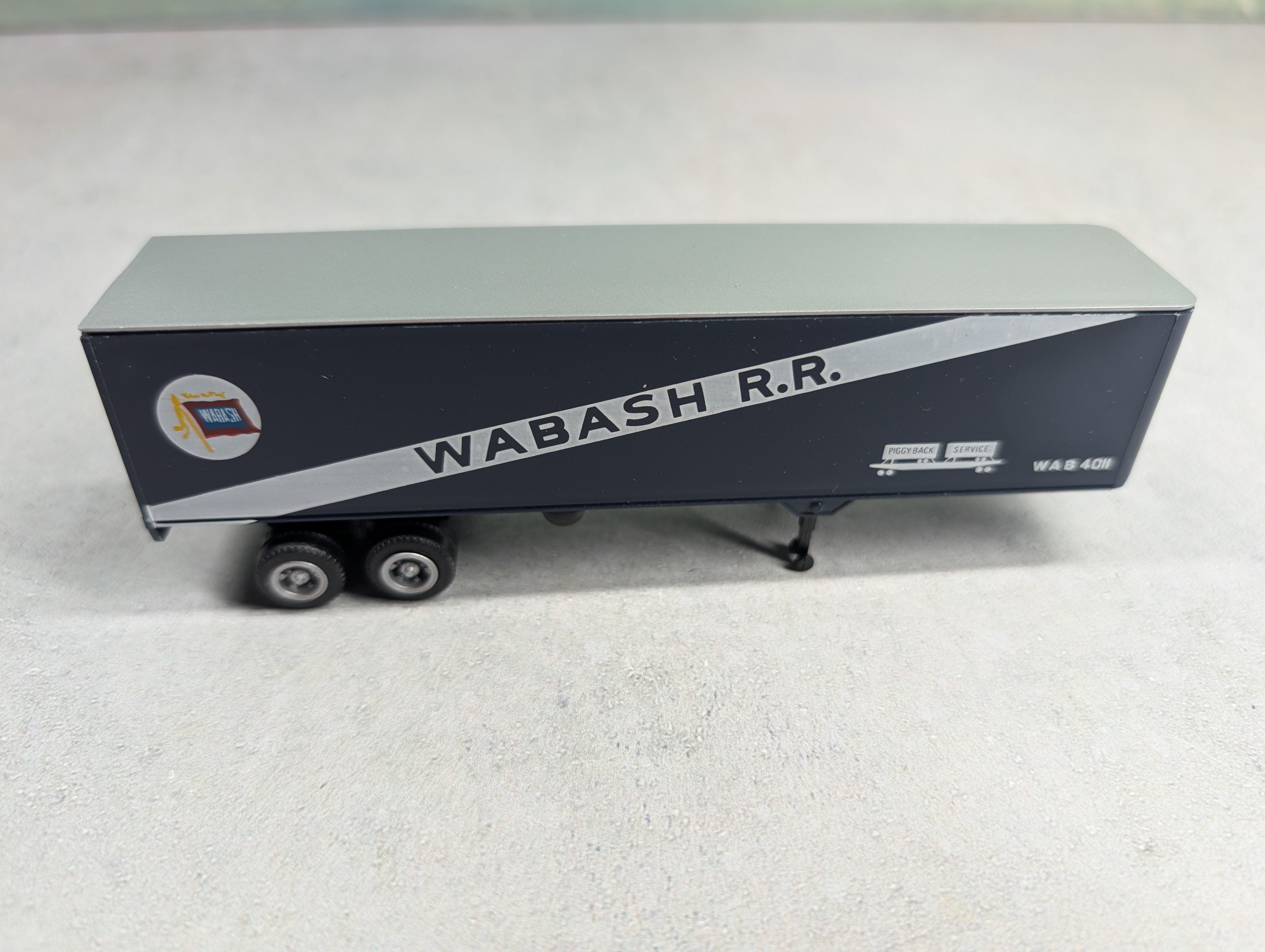 USED Con-Cor 1-009155 HO Scale 54' Flat Car w/ Trailer Wabash WAB #168