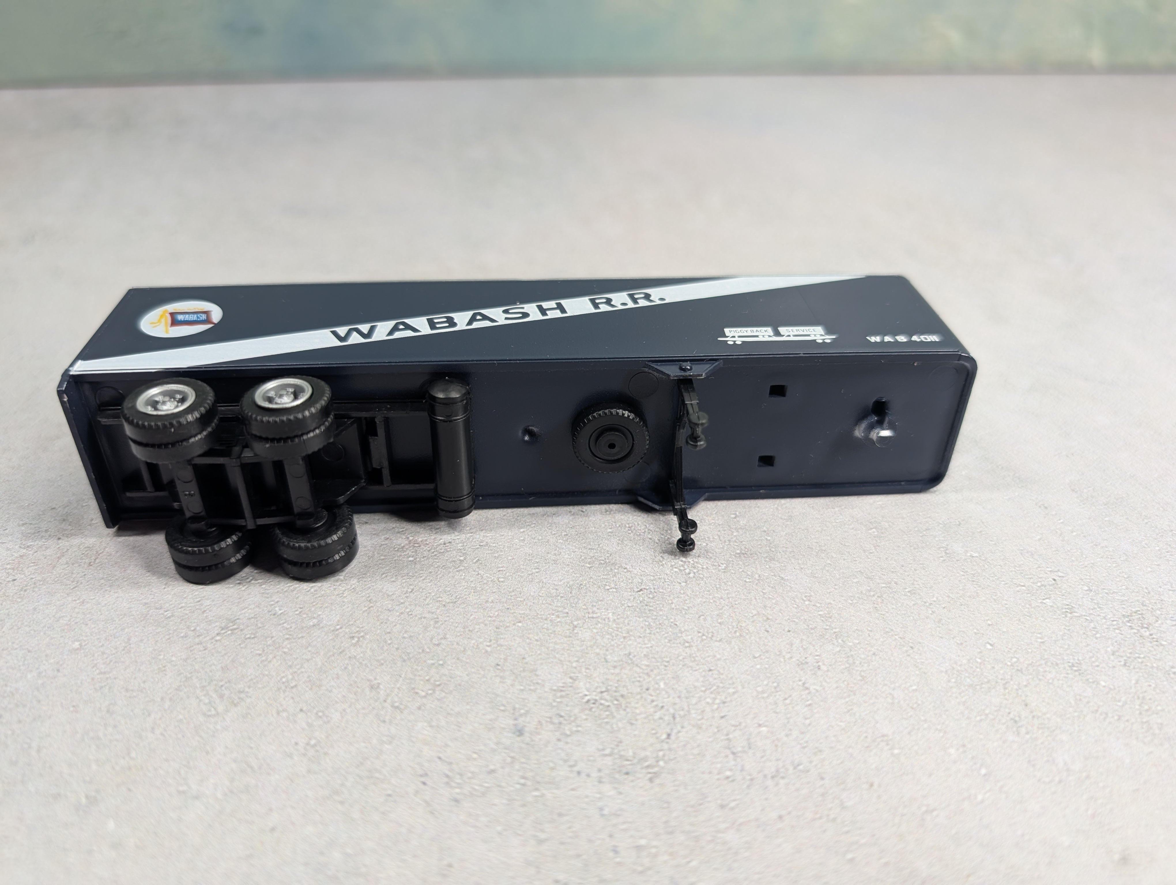 USED Con-Cor 1-009155 HO Scale 54' Flat Car w/ Trailer Wabash WAB #168