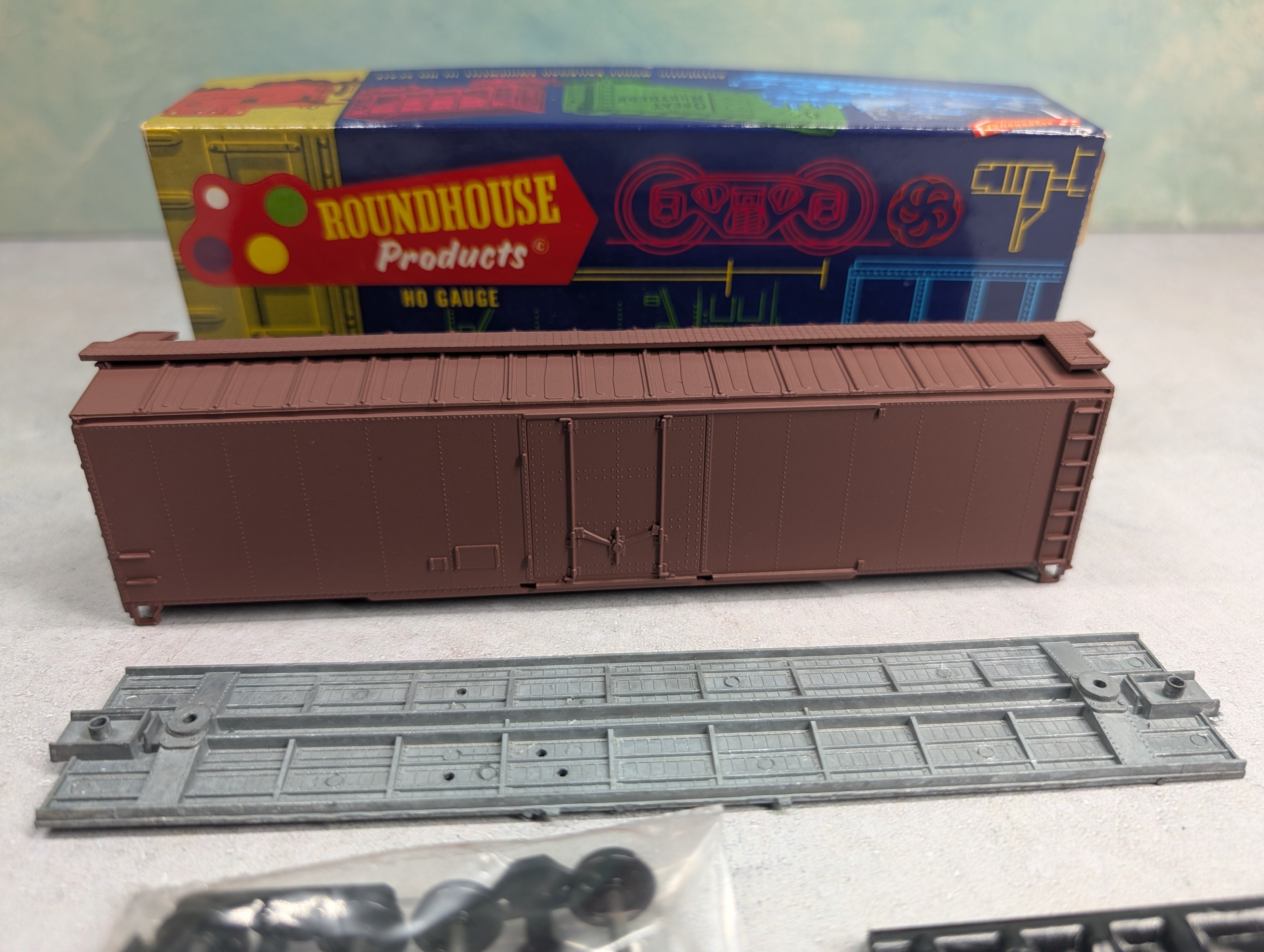 USED Roundhouse HO Scale 50' Box Car Undecorated KIT