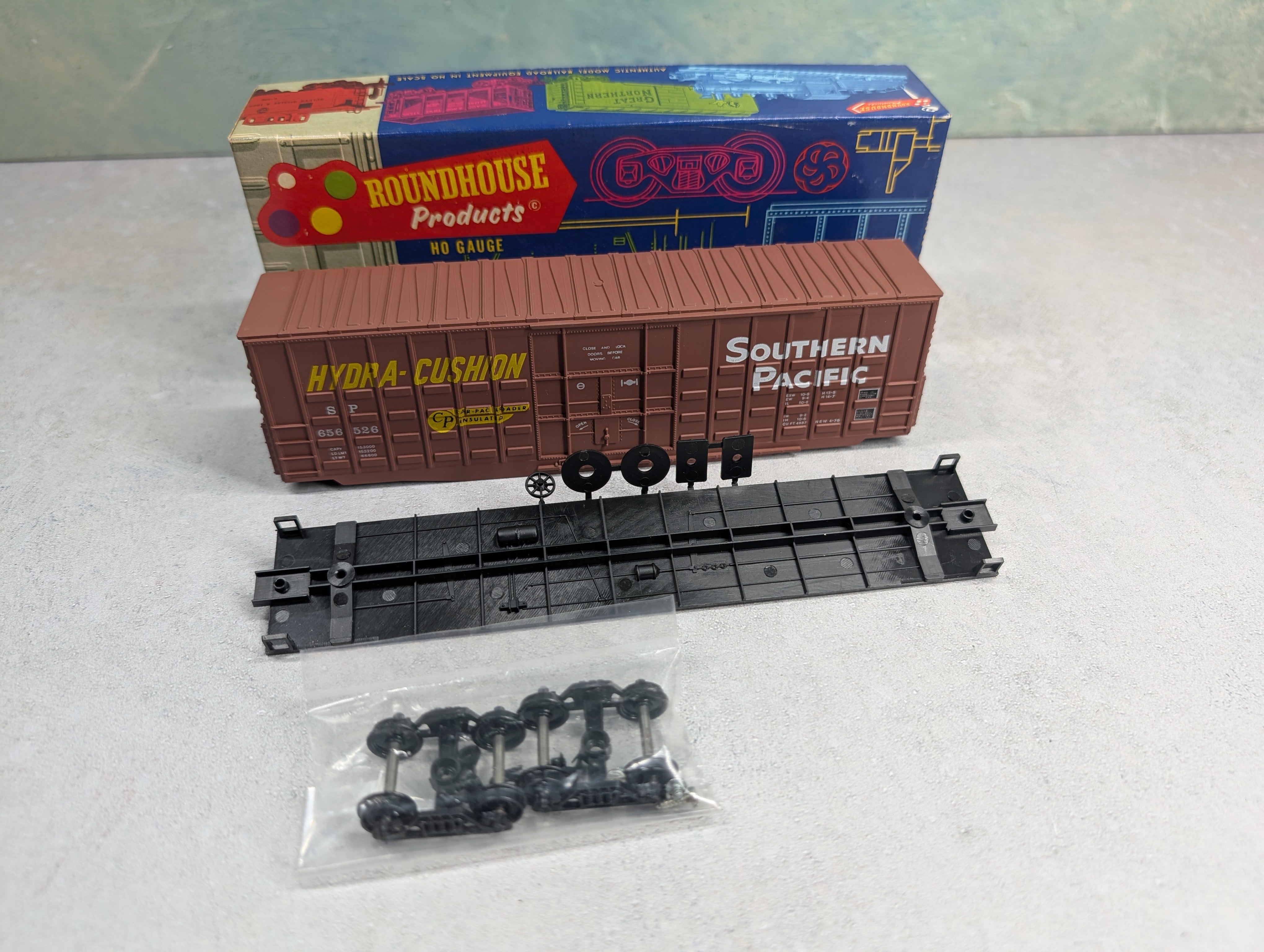 USED Roundhouse HO Scale 50' Waffle Box Car Southern Pacific SP #656526 KIT