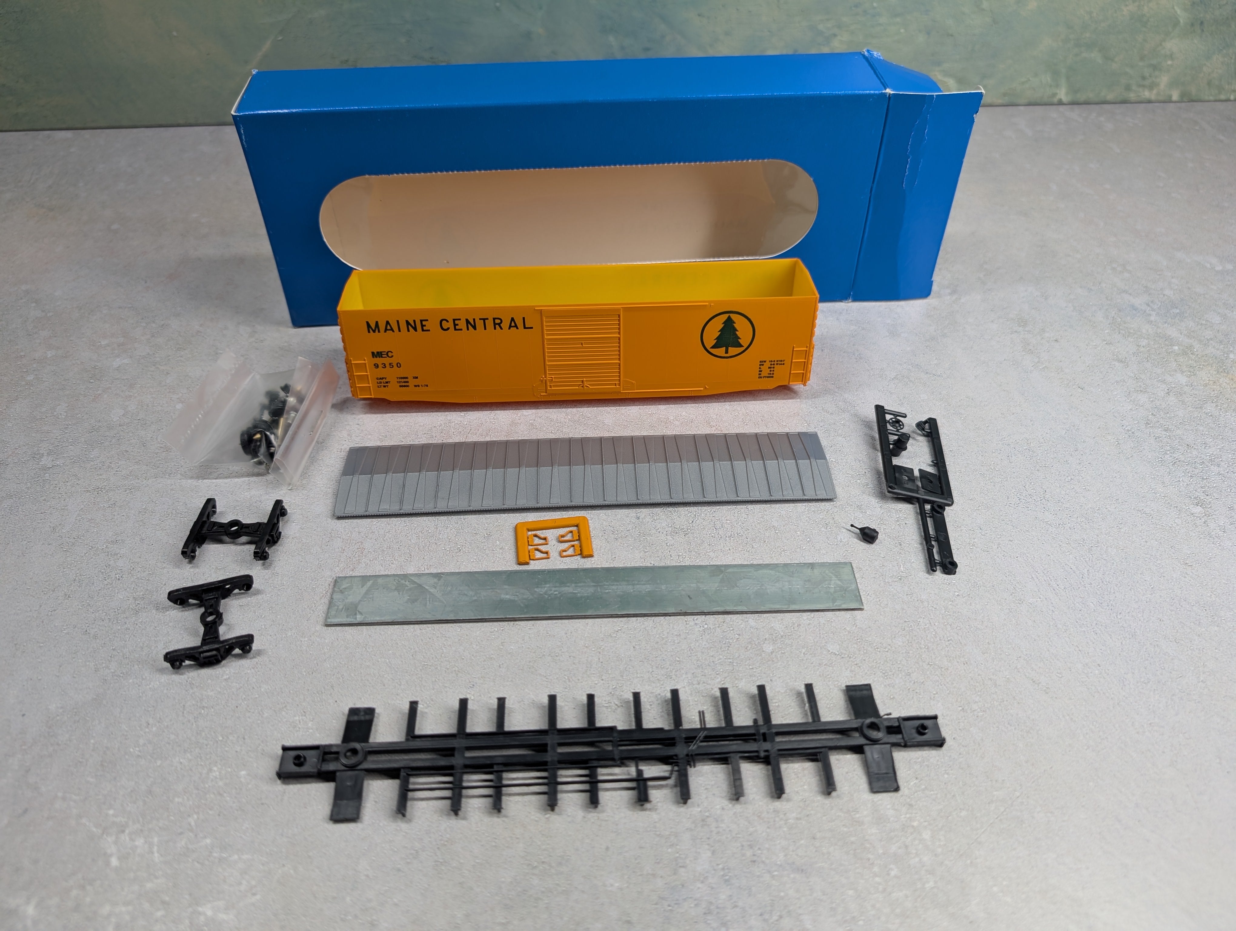 USED E&C Shops HO Scale 50' PS-1 Box Car Maine Central MEC #9350 KIT