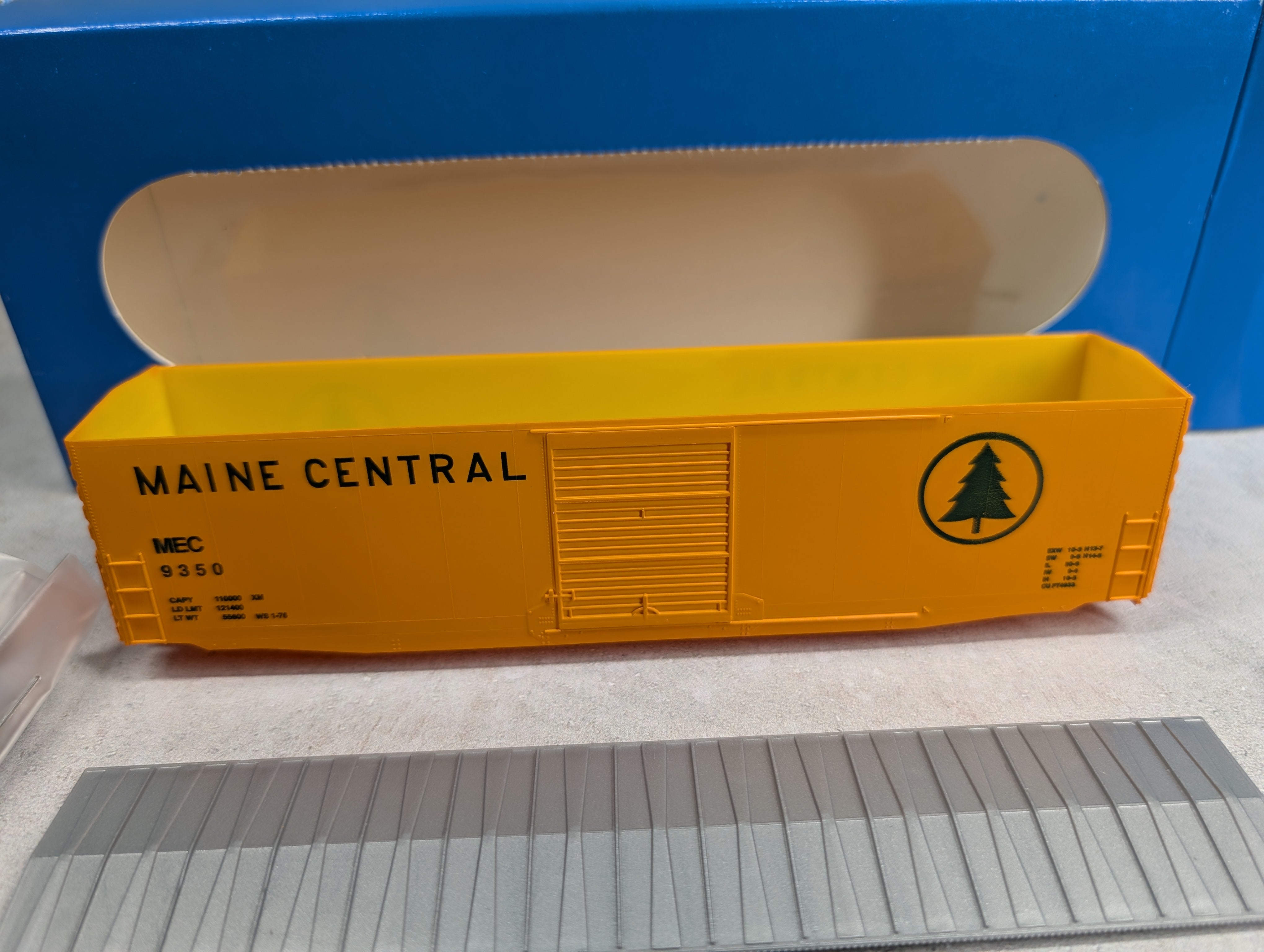 USED E&C Shops HO Scale 50' PS-1 Box Car Maine Central MEC #9350 KIT