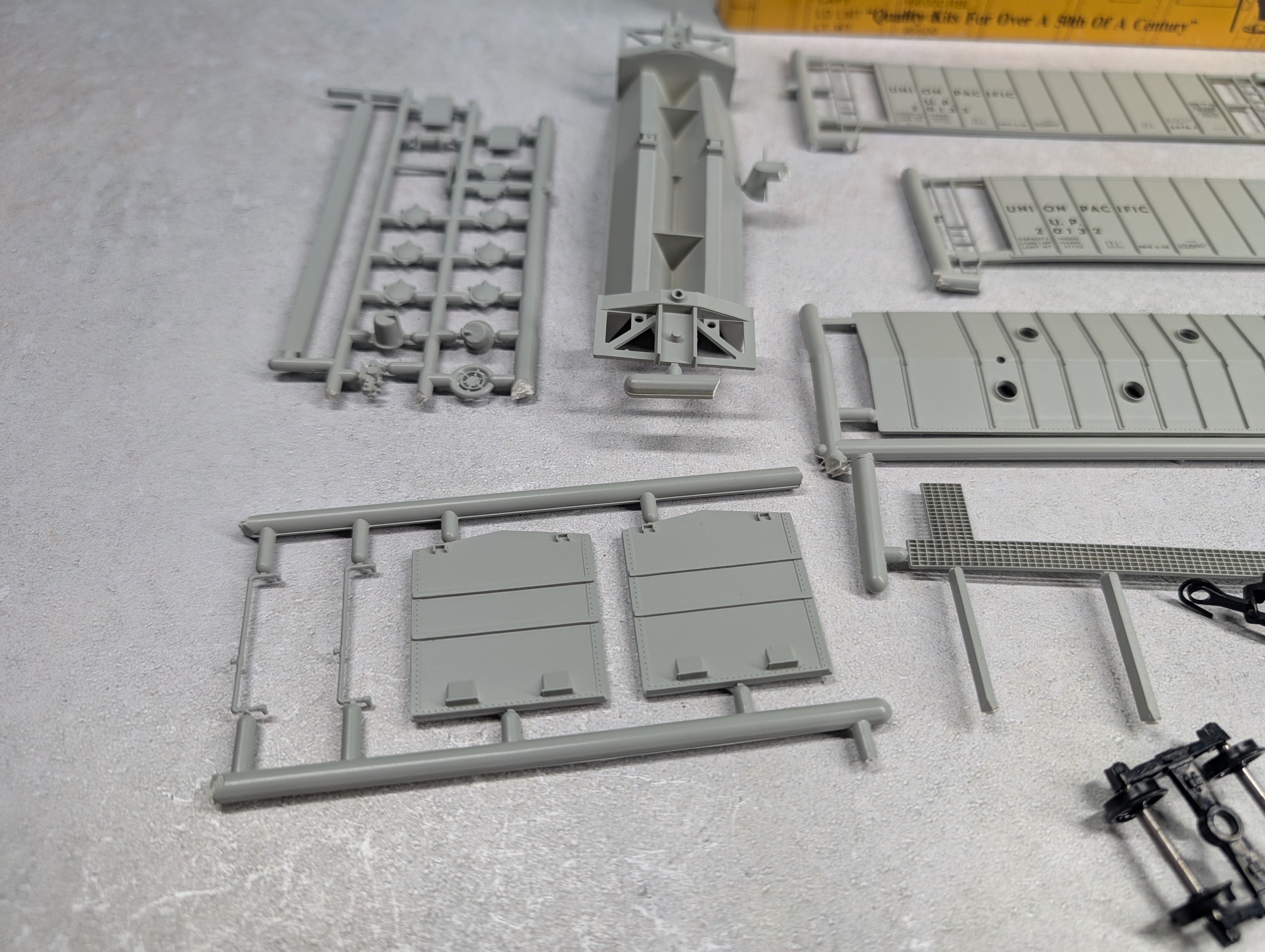 USED E&B Valley HO Scale Airslide Covered Hopper Union Pacific UP #20132 KIT