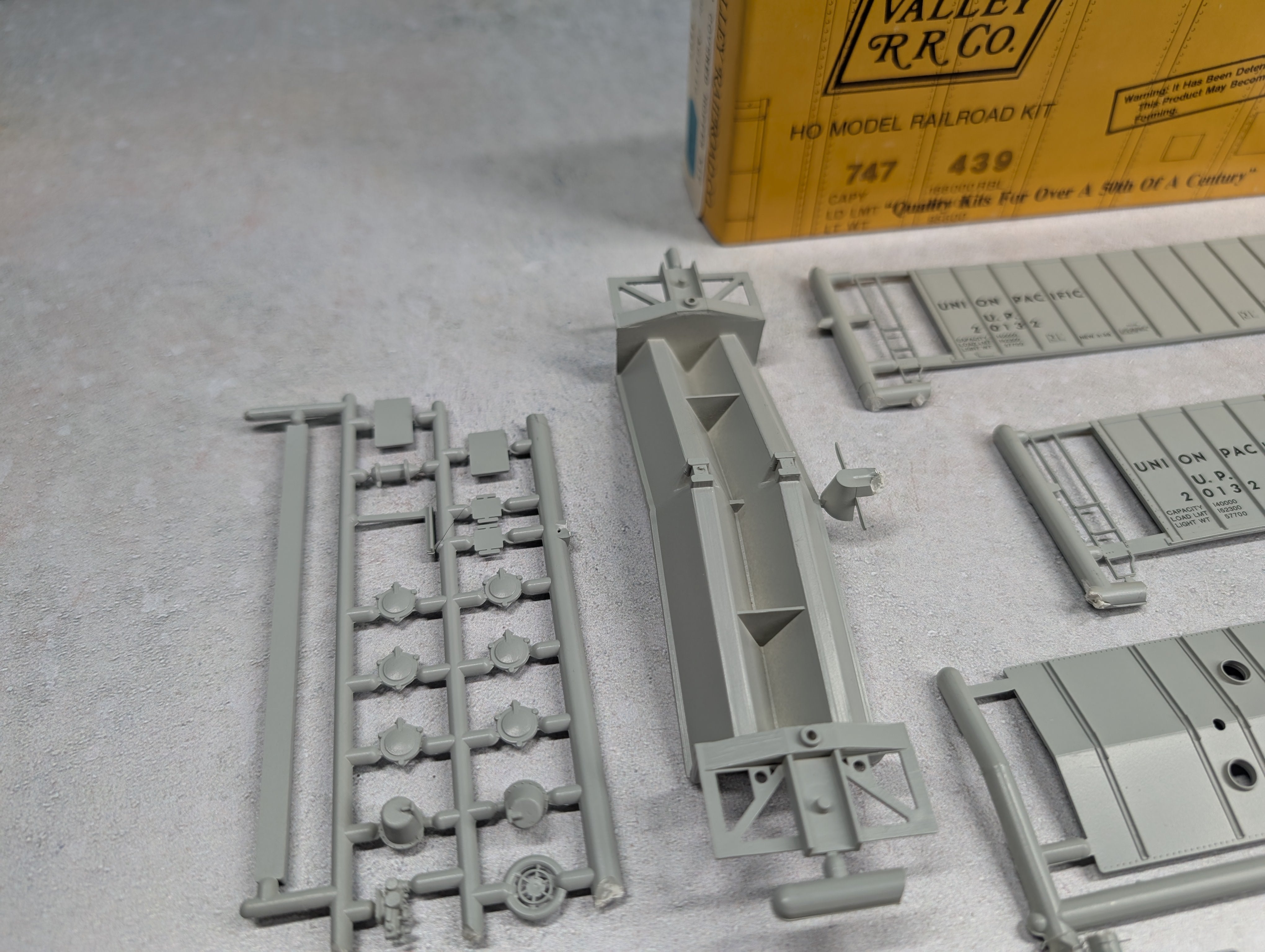 USED E&B Valley HO Scale Airslide Covered Hopper Union Pacific UP #20132 KIT