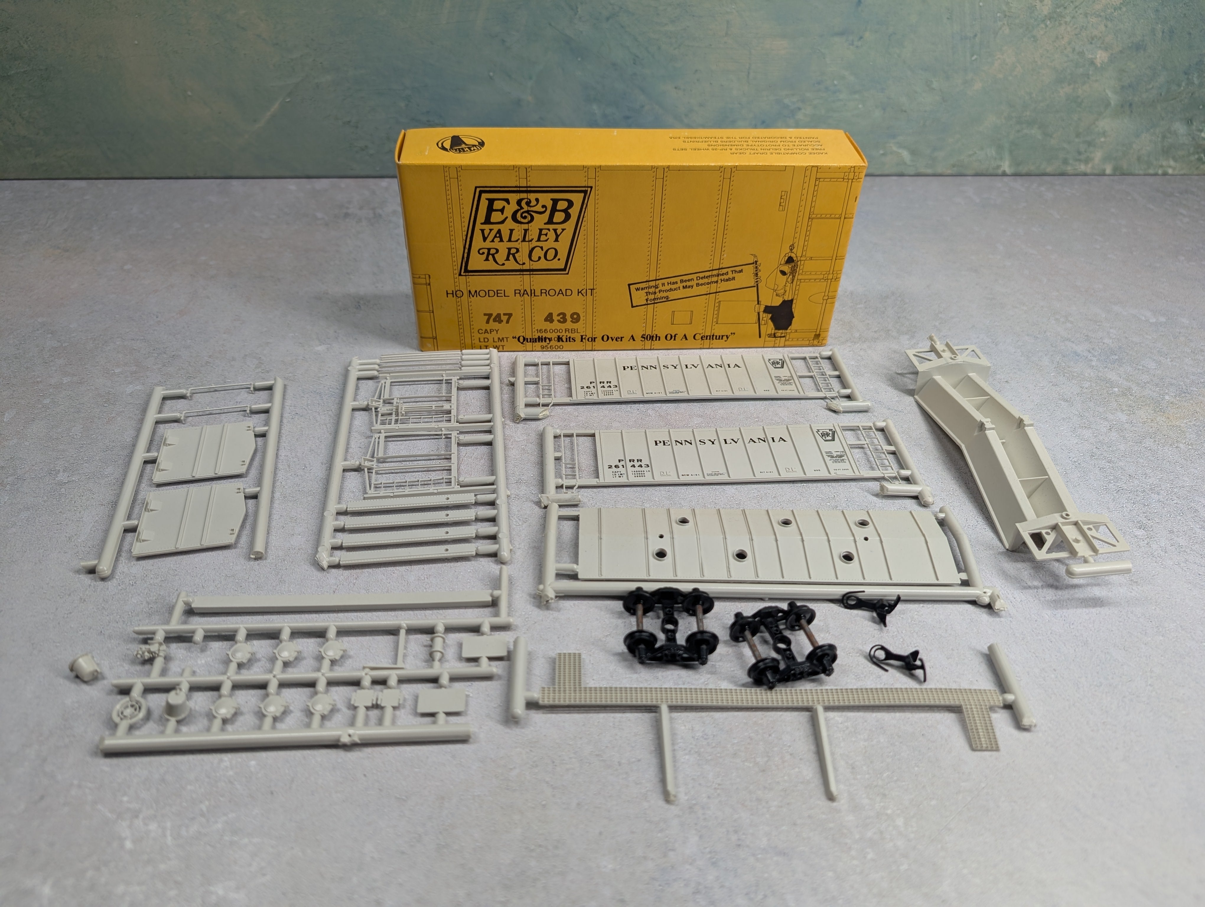 USED E&B Valley HO Scale Airslide Covered Hopper Pennsylvania PRR #261443 KIT