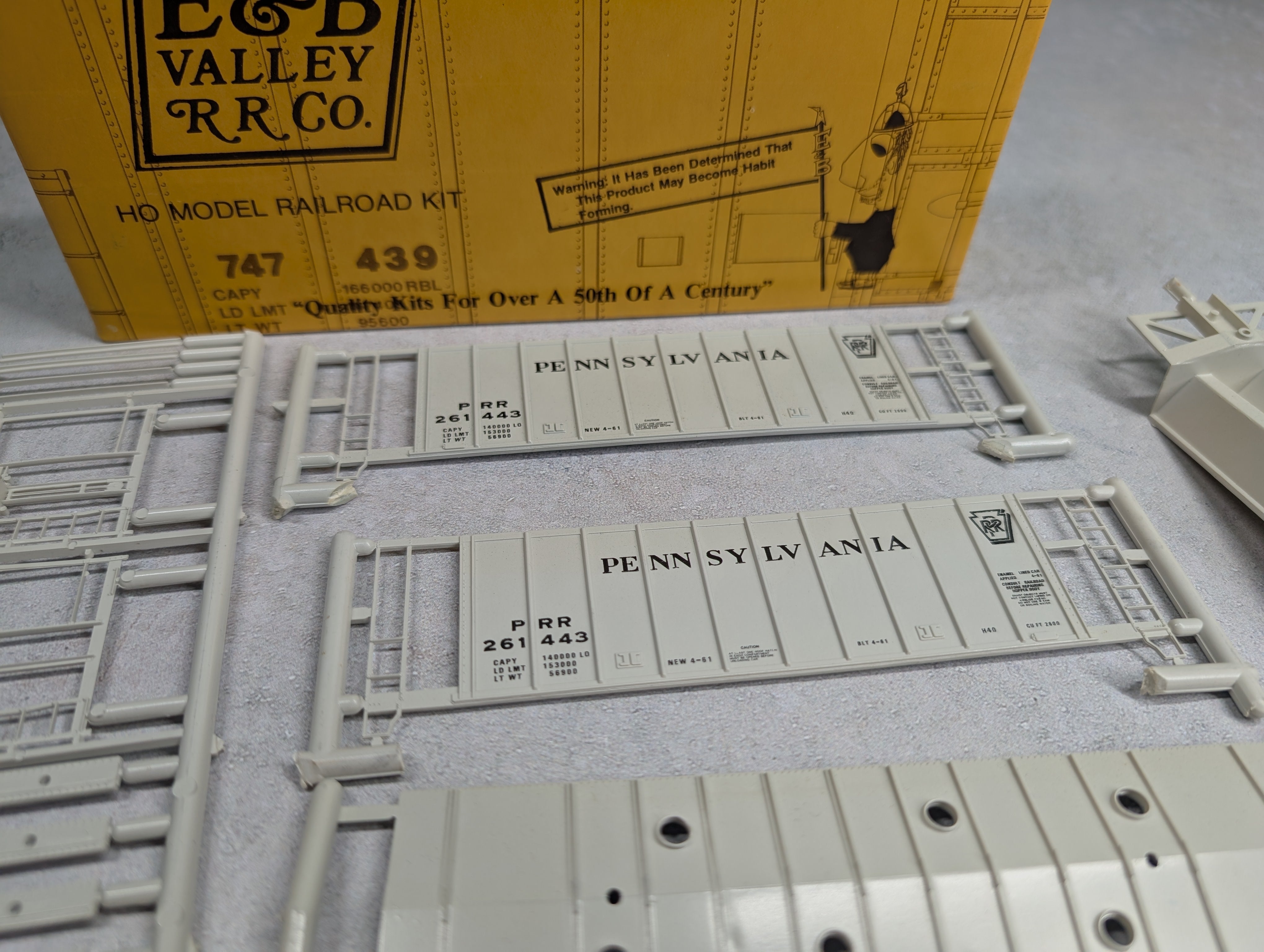 USED E&B Valley HO Scale Airslide Covered Hopper Pennsylvania PRR #261443 KIT