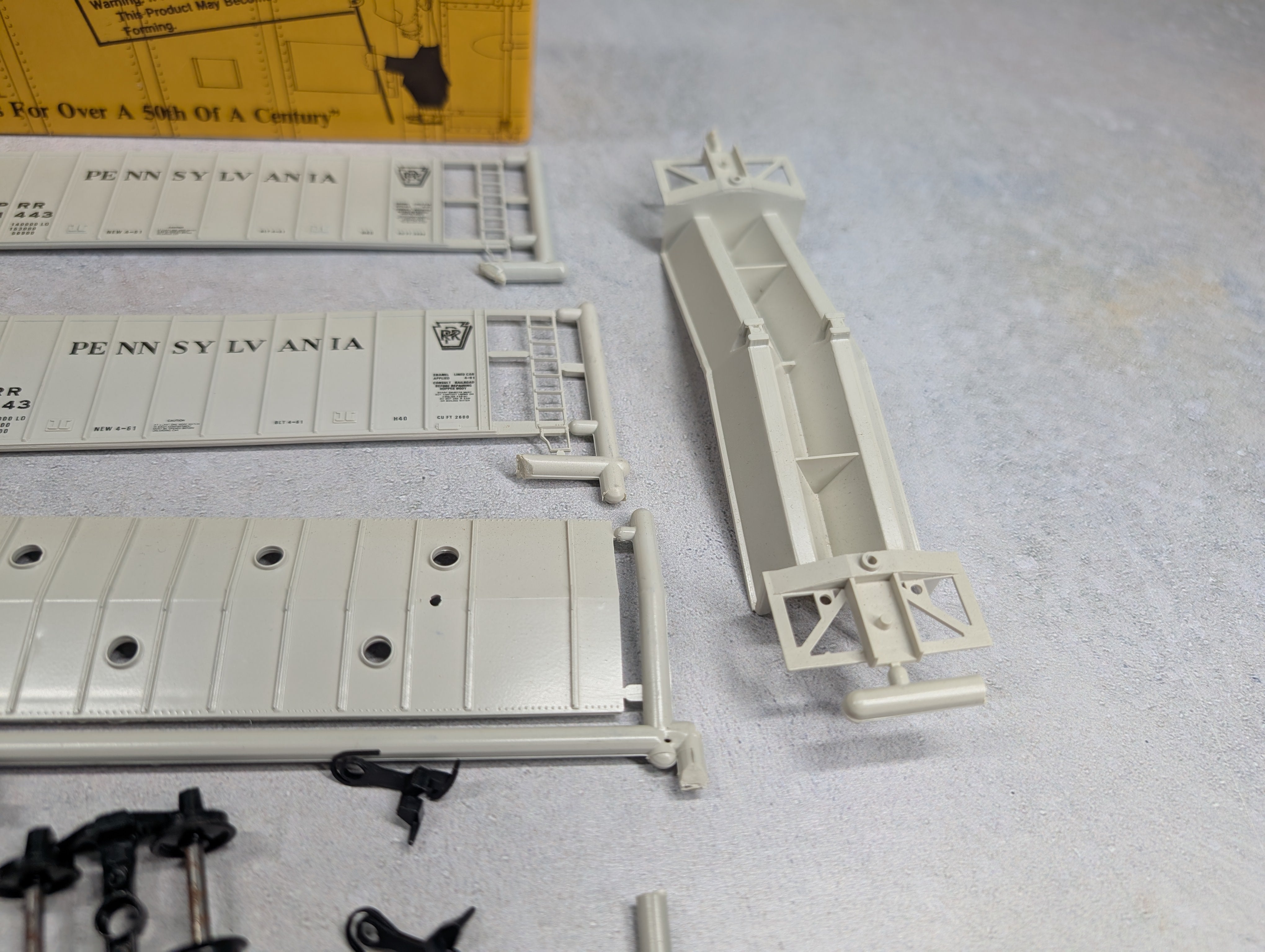 USED E&B Valley HO Scale Airslide Covered Hopper Pennsylvania PRR #261443 KIT