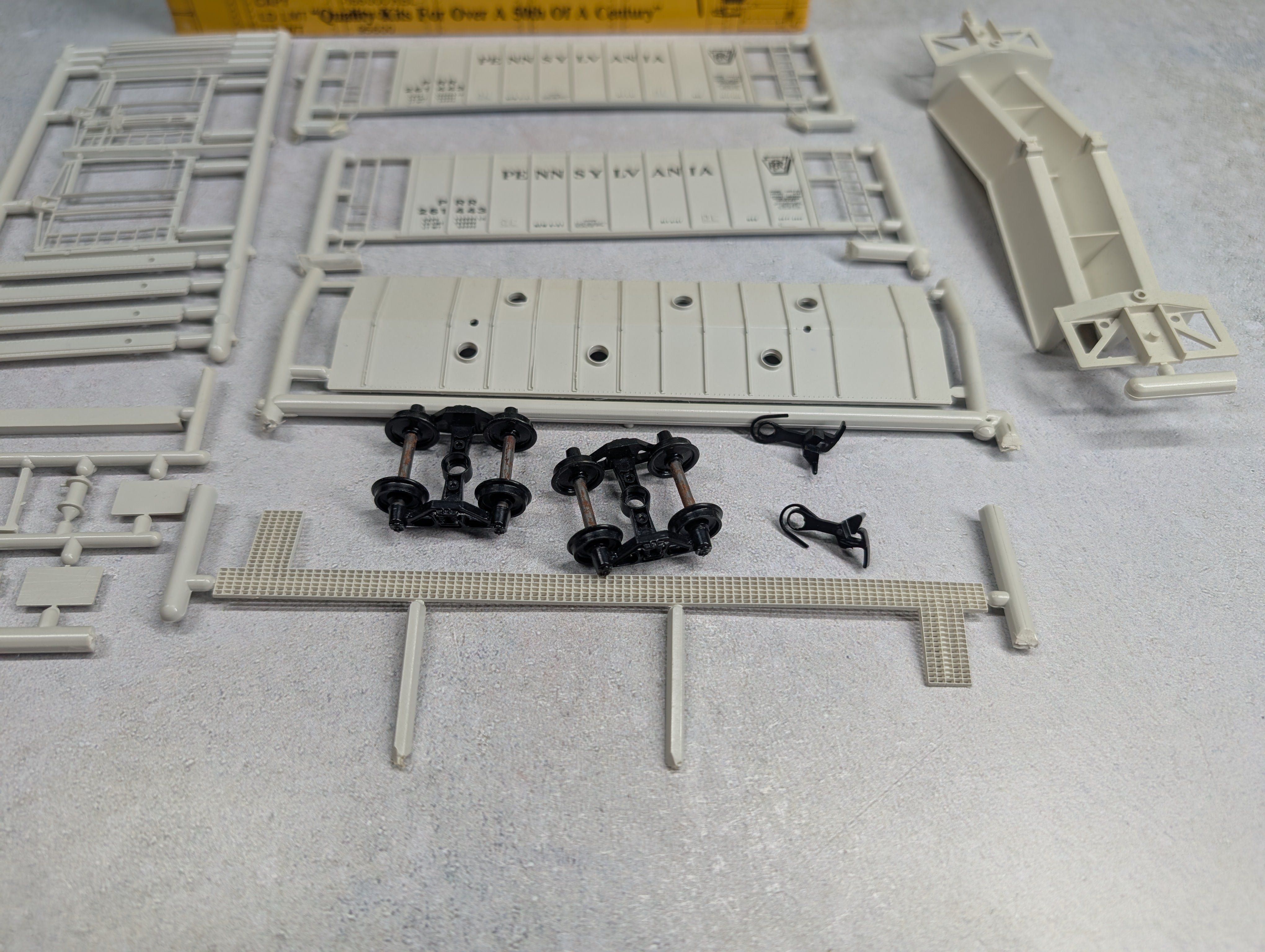 USED E&B Valley HO Scale Airslide Covered Hopper Pennsylvania PRR #261443 KIT