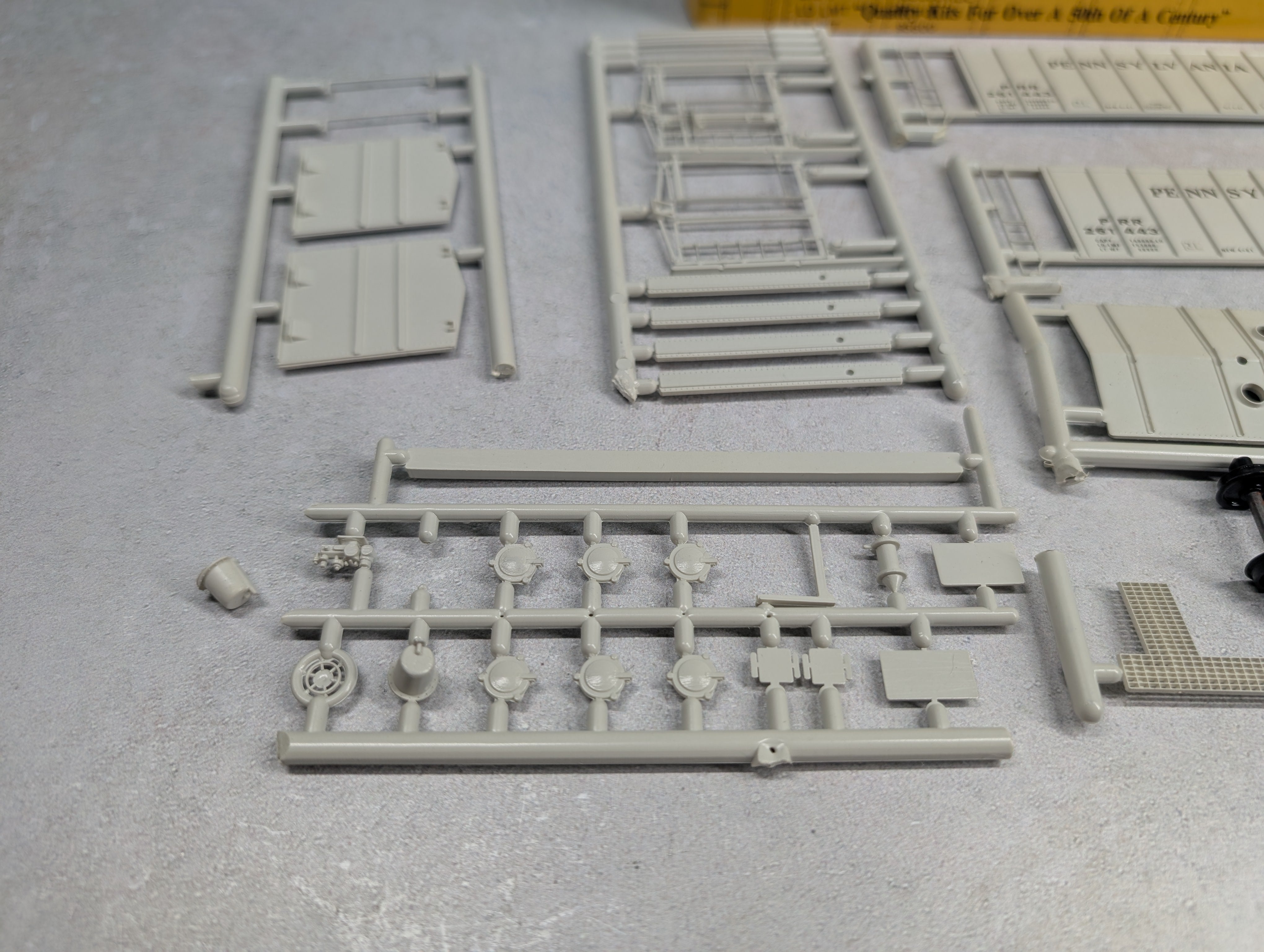 USED E&B Valley HO Scale Airslide Covered Hopper Pennsylvania PRR #261443 KIT