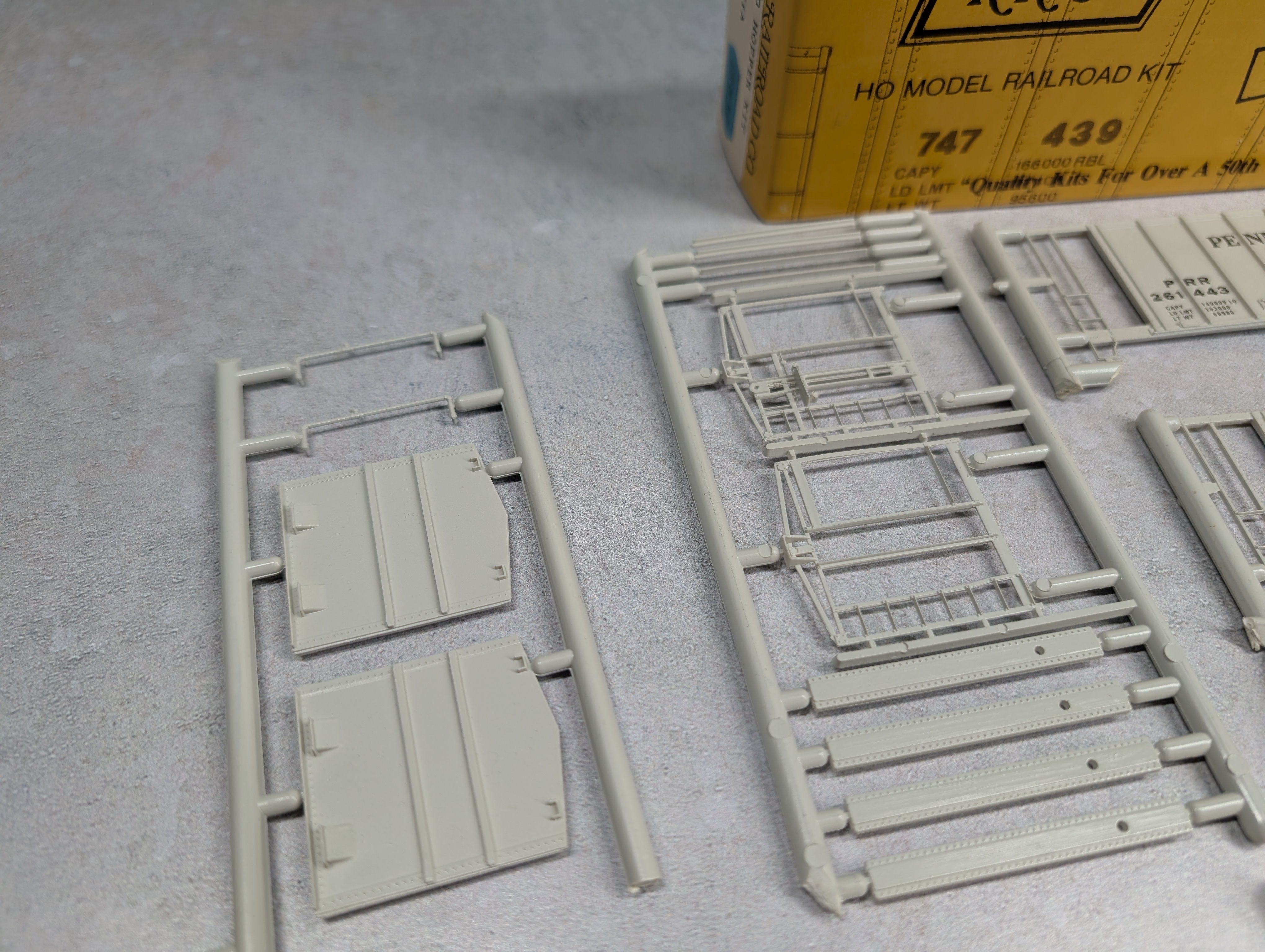 USED E&B Valley HO Scale Airslide Covered Hopper Pennsylvania PRR #261443 KIT