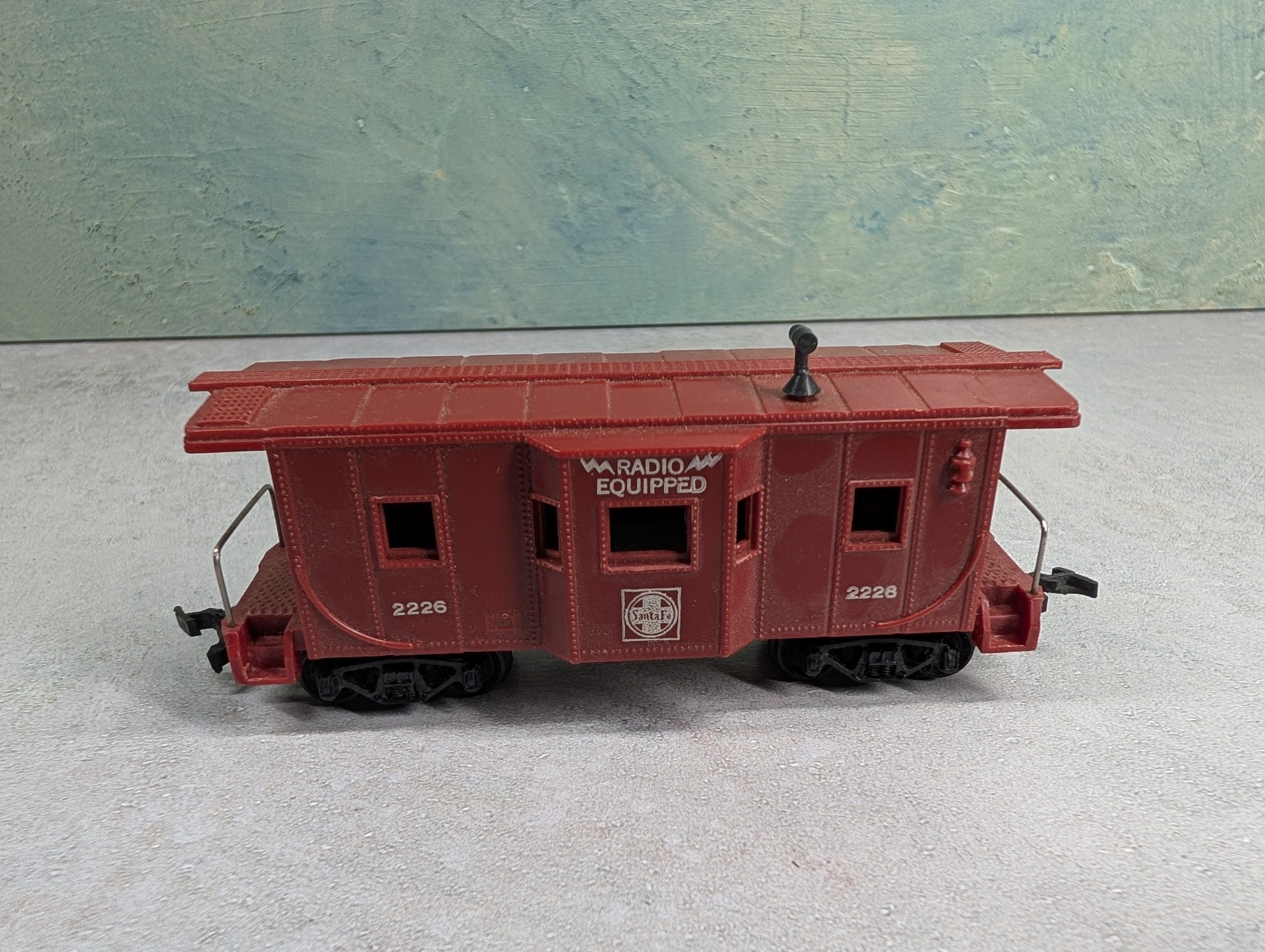 USED MARX HO Scale Bay Window Caboose Santa Fe #2228 Radio Equipped