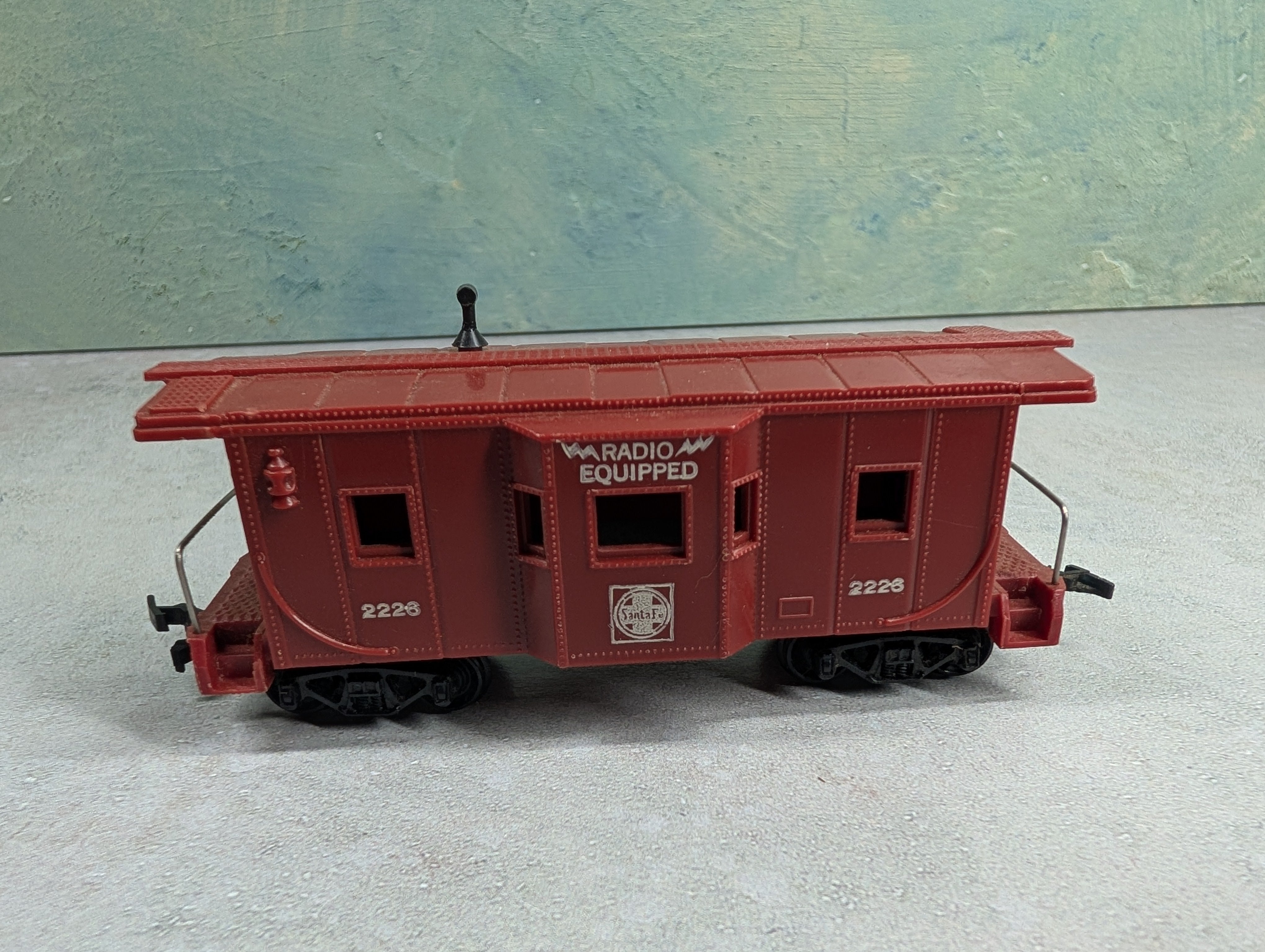 USED MARX HO Scale Bay Window Caboose Santa Fe #2228 Radio Equipped