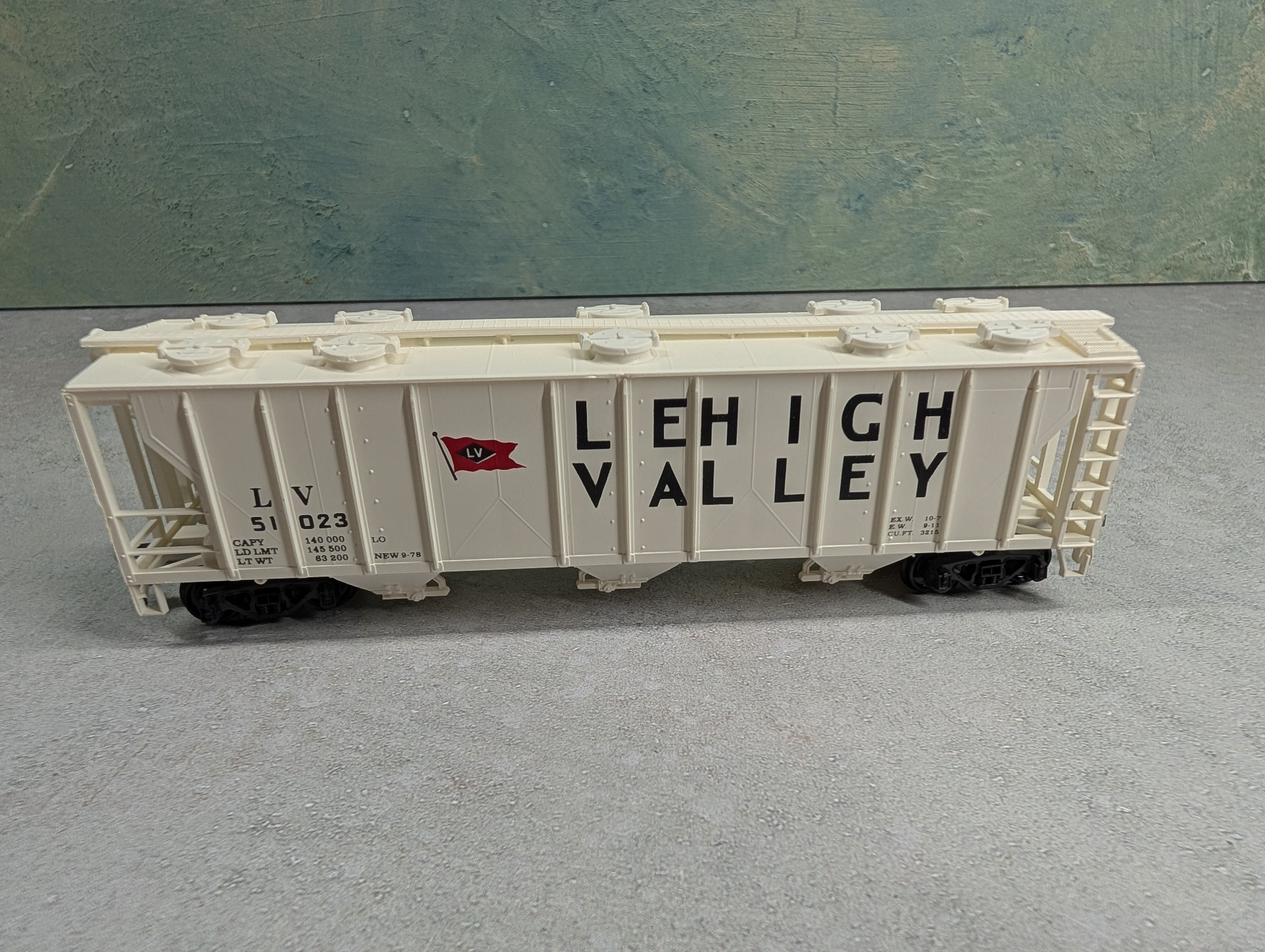 USED HO Scale Covered Hopper Lehigh Valley LV #51023