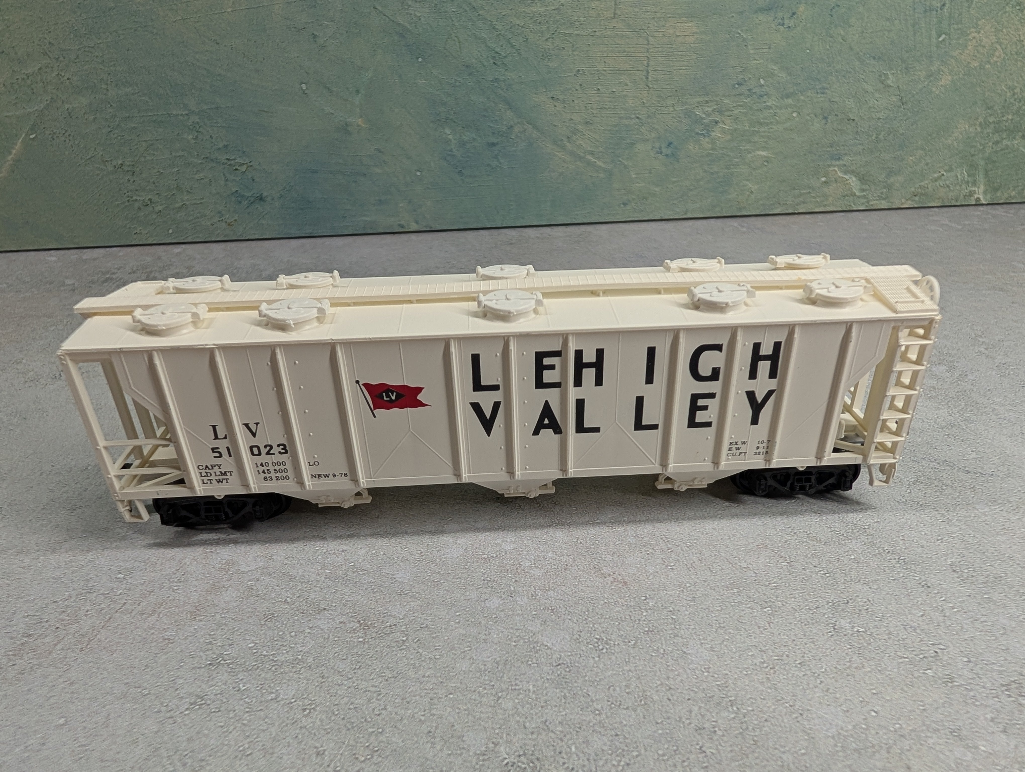 USED HO Scale Covered Hopper Lehigh Valley LV #51023