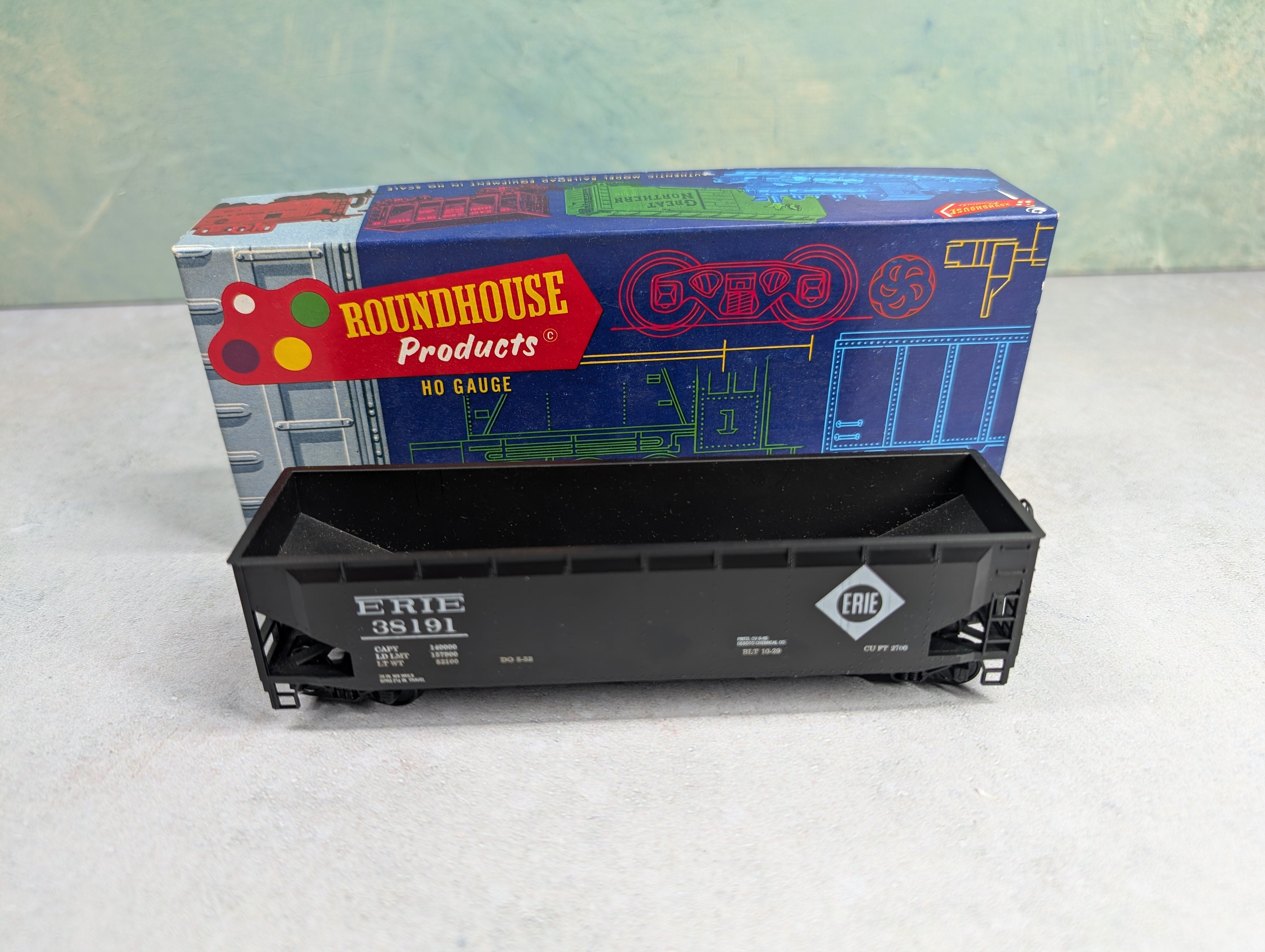 USED Roundhouse HO Scale 3 Bay Offset Offer Erie #38191