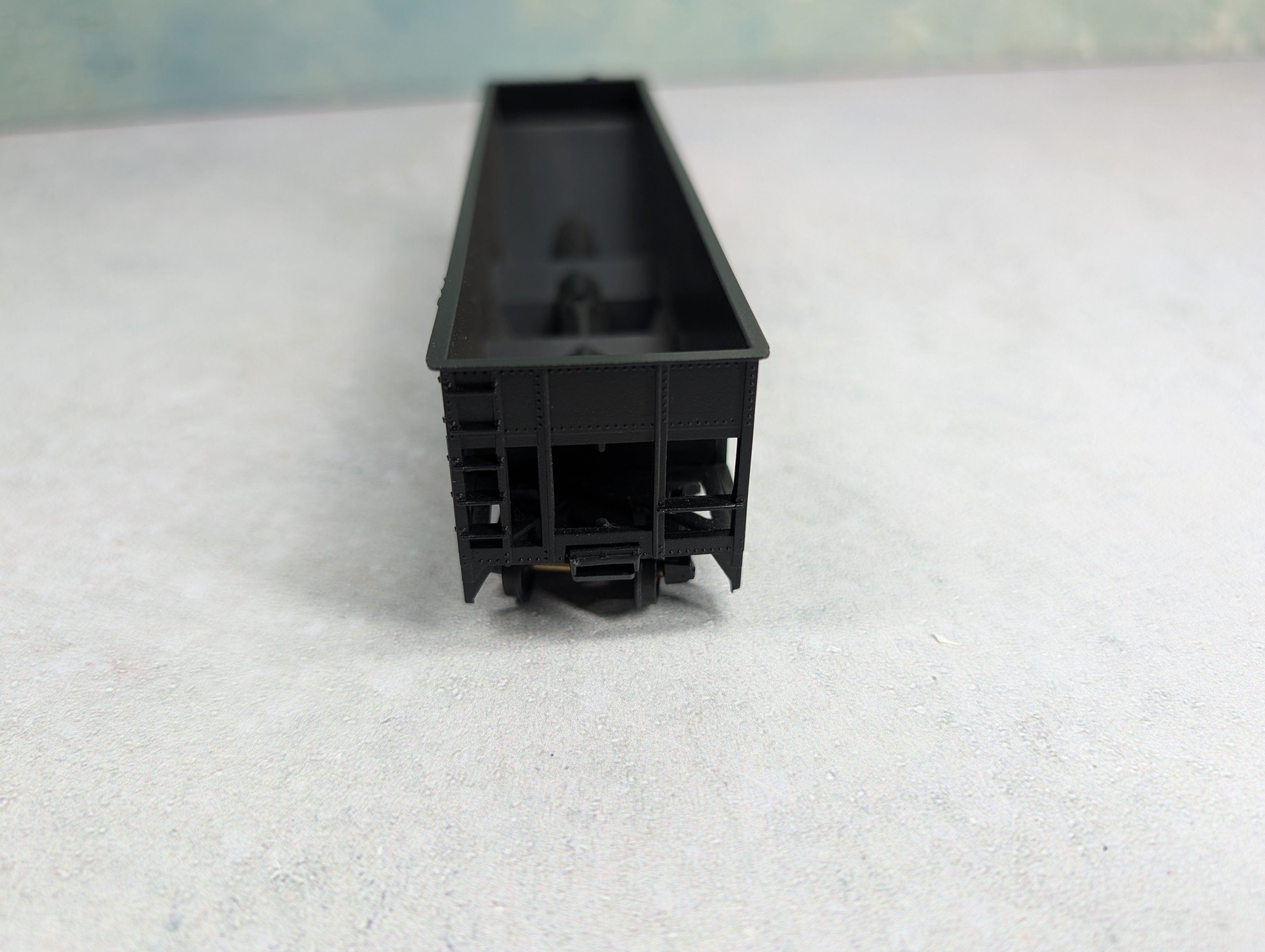 USED Roundhouse HO Scale 3 Bay Offset Offer Erie #38191