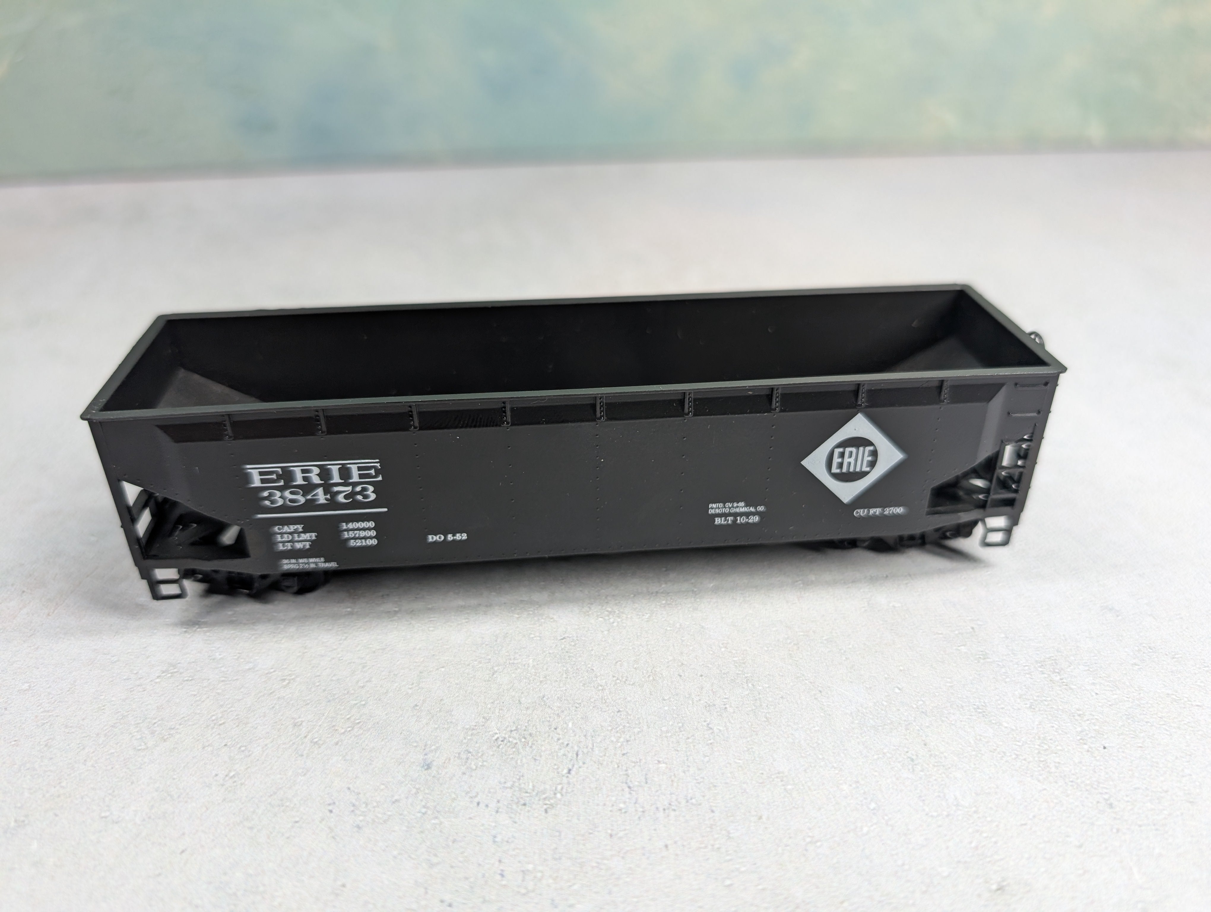 USED Roundhouse HO Scale 3 Bay Offset Offer Erie #38473