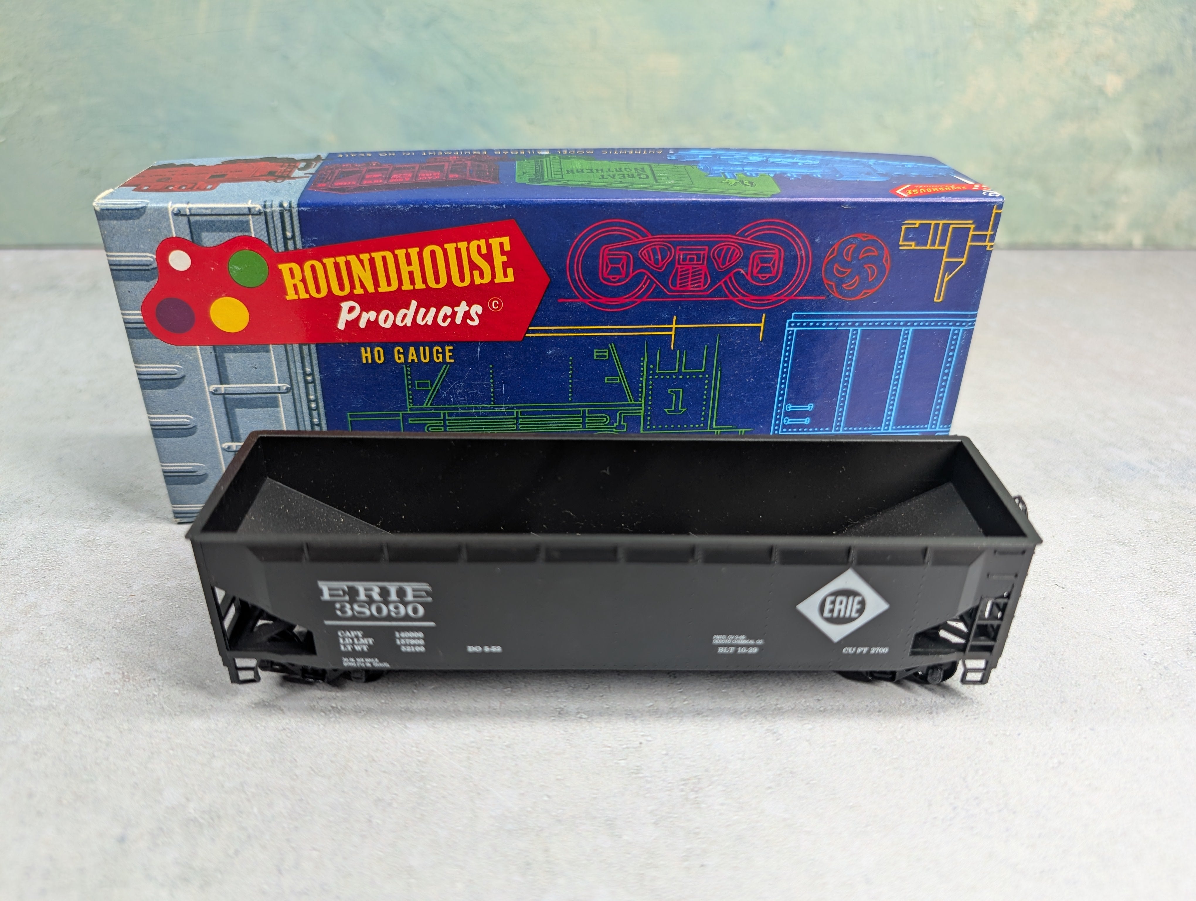 USED Roundhouse HO Scale 3 Bay Offset Offer Erie #38090