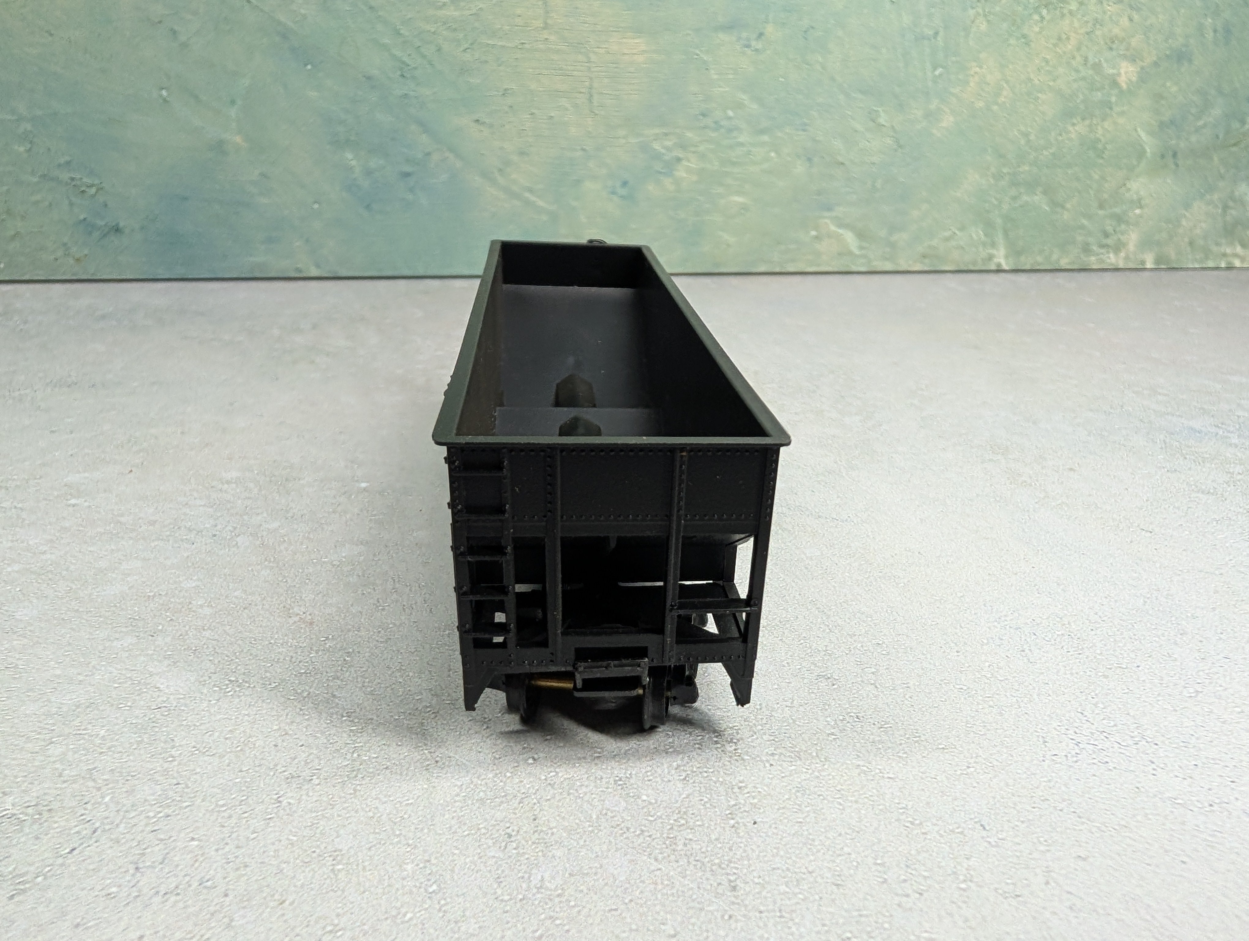 USED Roundhouse HO Scale 3 Bay Offset Offer Erie #38090