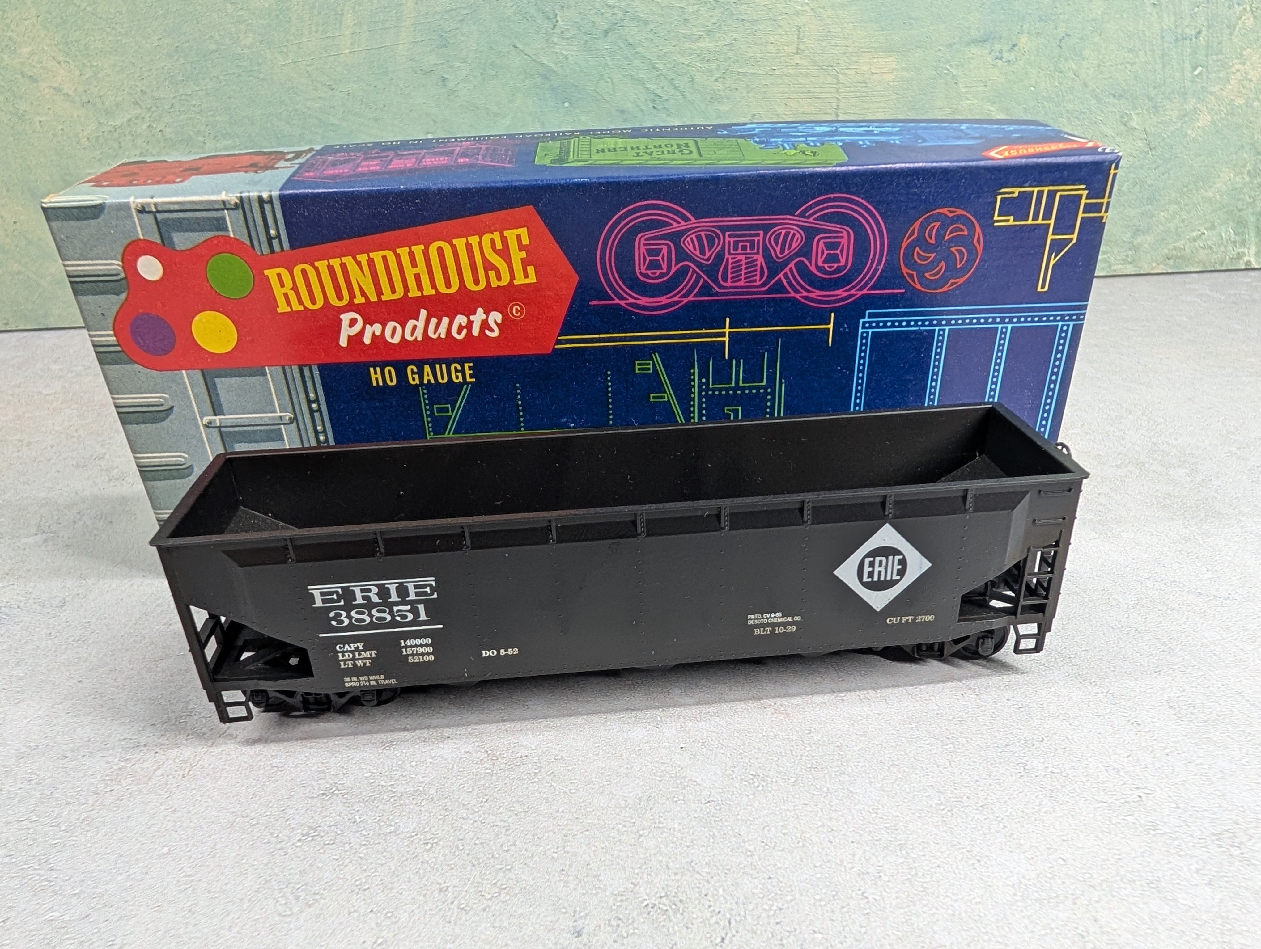 USED Roundhouse HO Scale 3 Bay Rib Side Offer Erie #38851