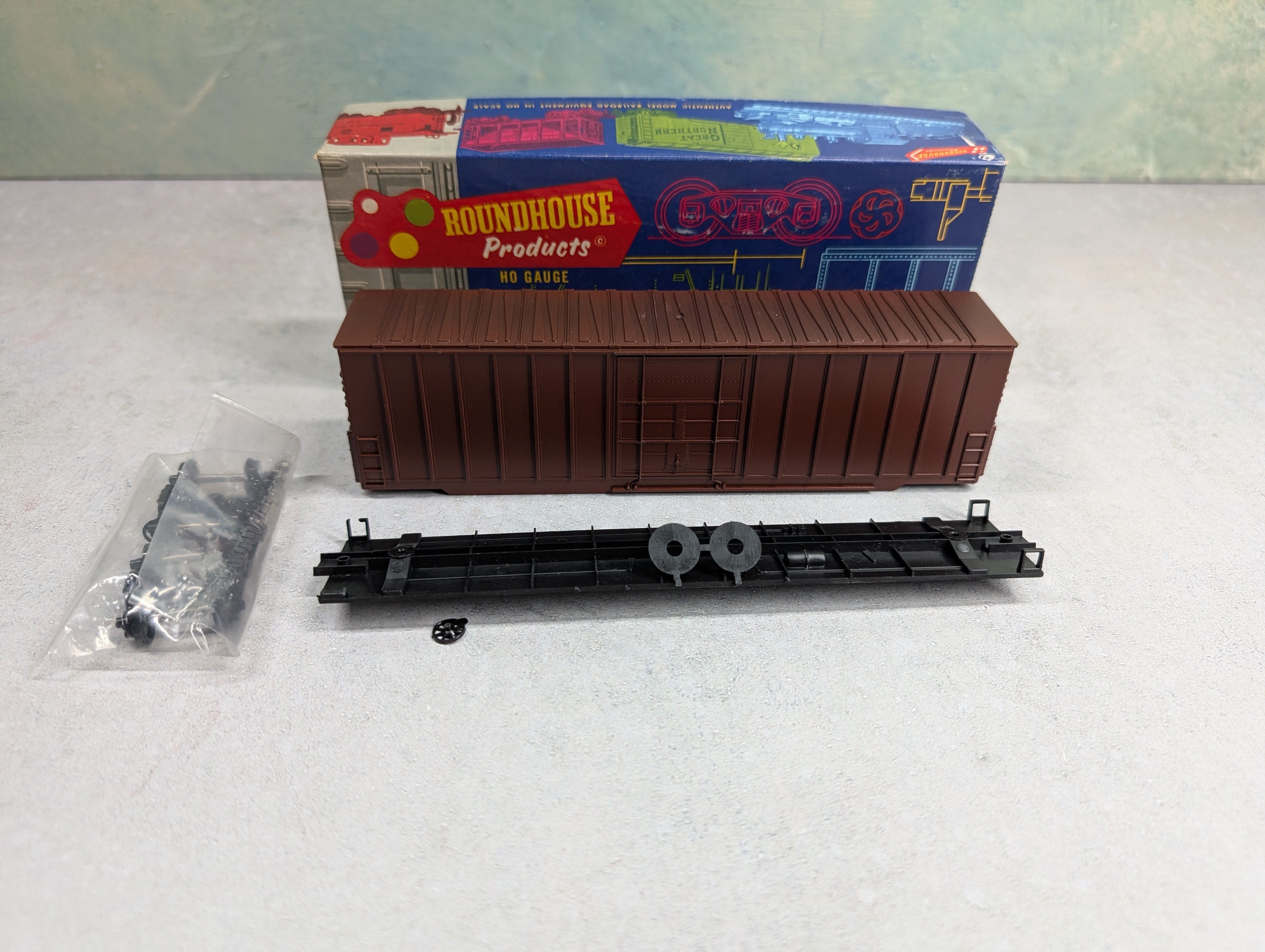 USED Roundhouse HO Scale 50' Rib Side HI-Cube Box Car Undecorated