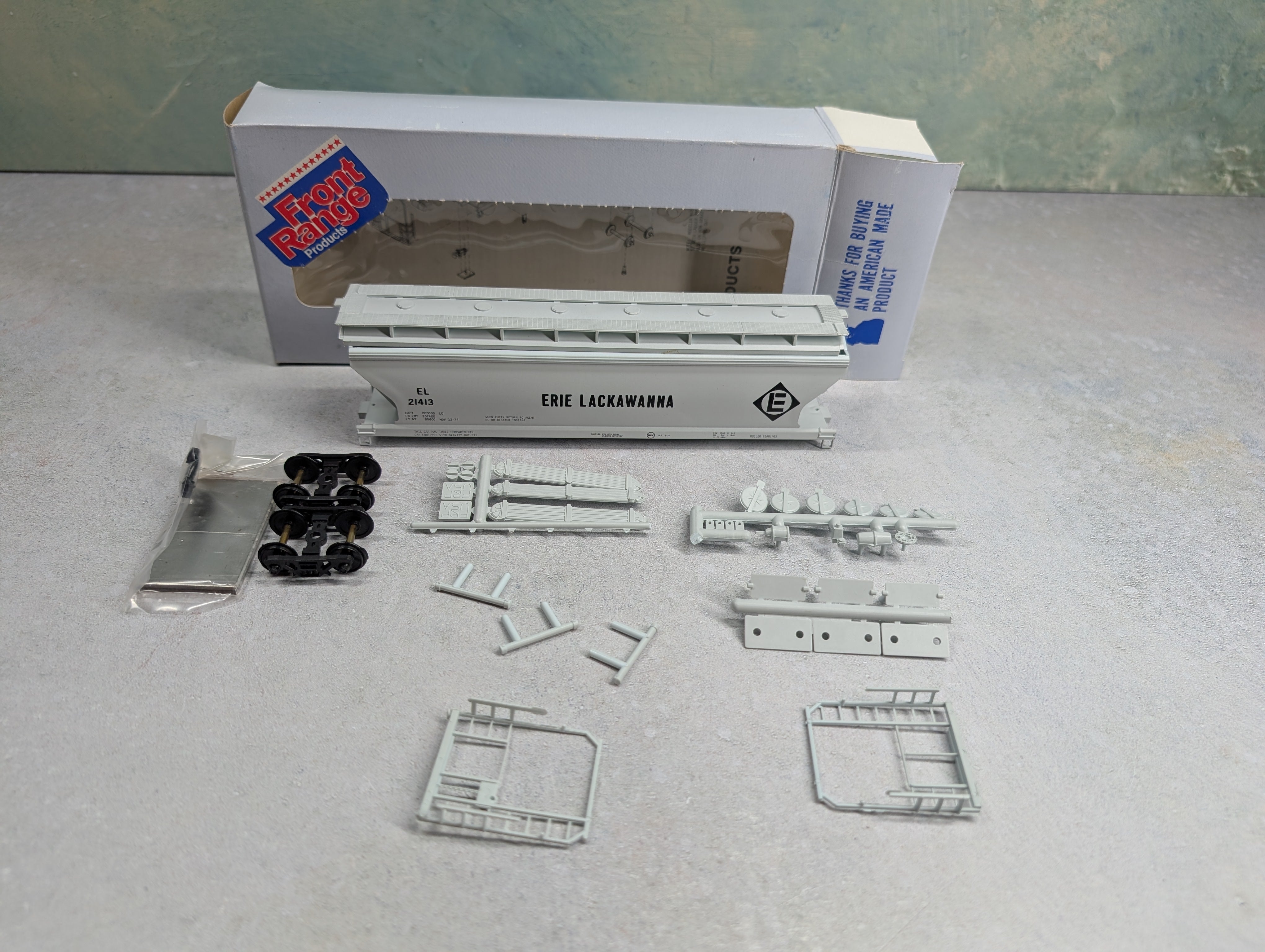 USED Front Range Products 4324 HO Scale ACF 3 Bay Grain Hopper Erie Lackawanna EL #21413 KIT