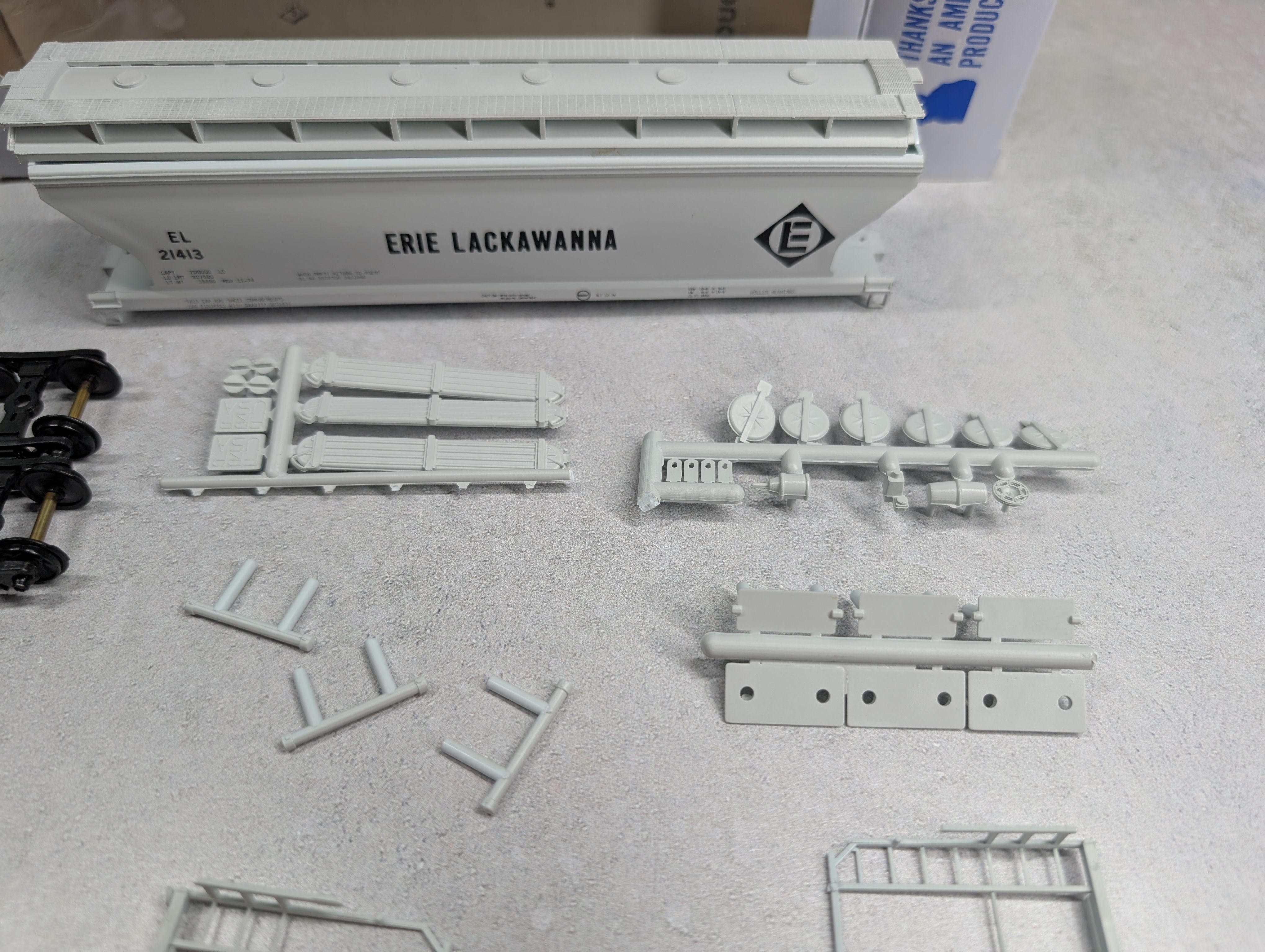 USED Front Range Products 4324 HO Scale ACF 3 Bay Grain Hopper Erie Lackawanna EL #21413 KIT