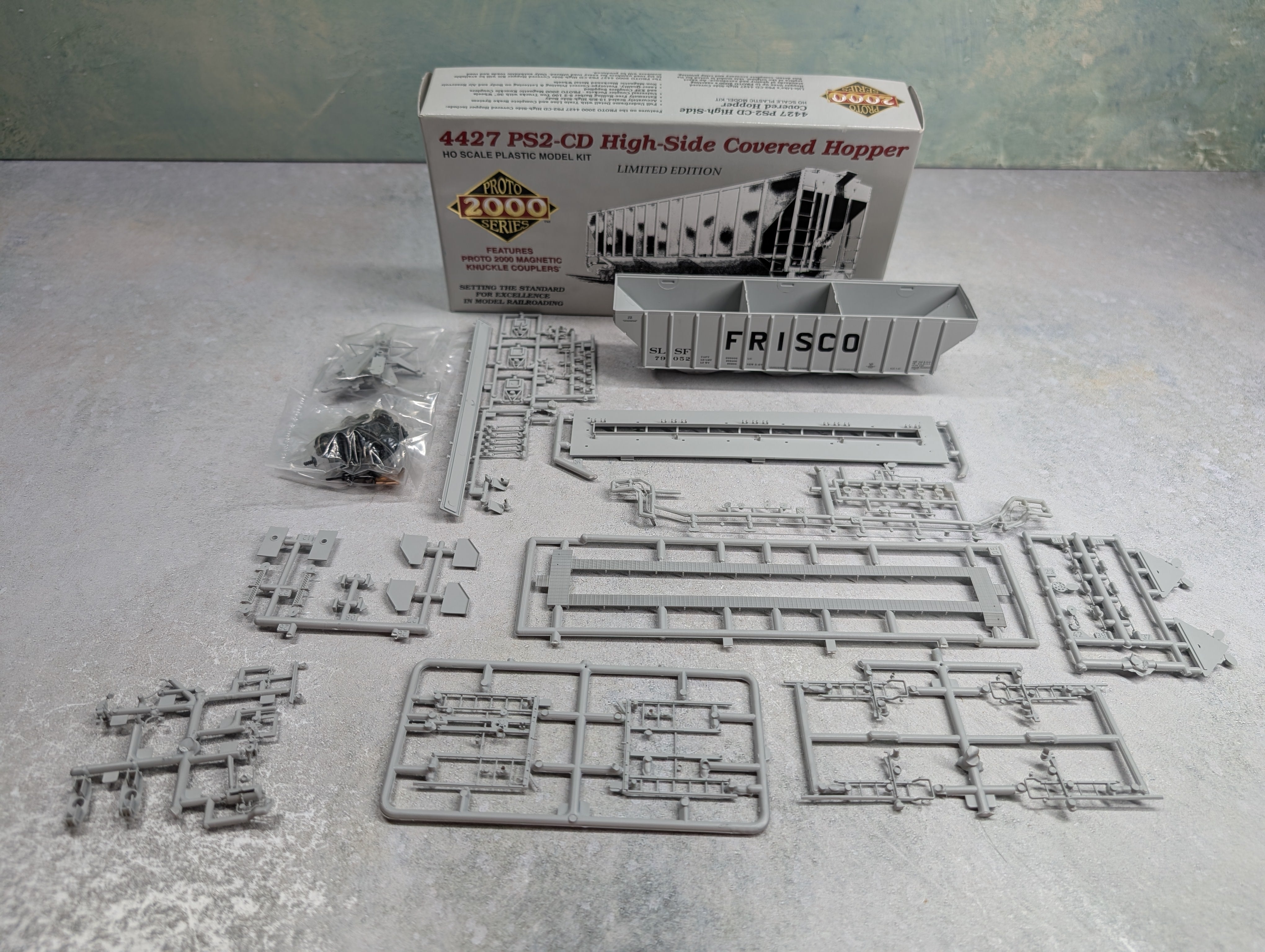 USED Life-Like 21885 HO Scale 4427 PS2-CD High-Side Covered Hopper Frisco SLSF #79052 KIT