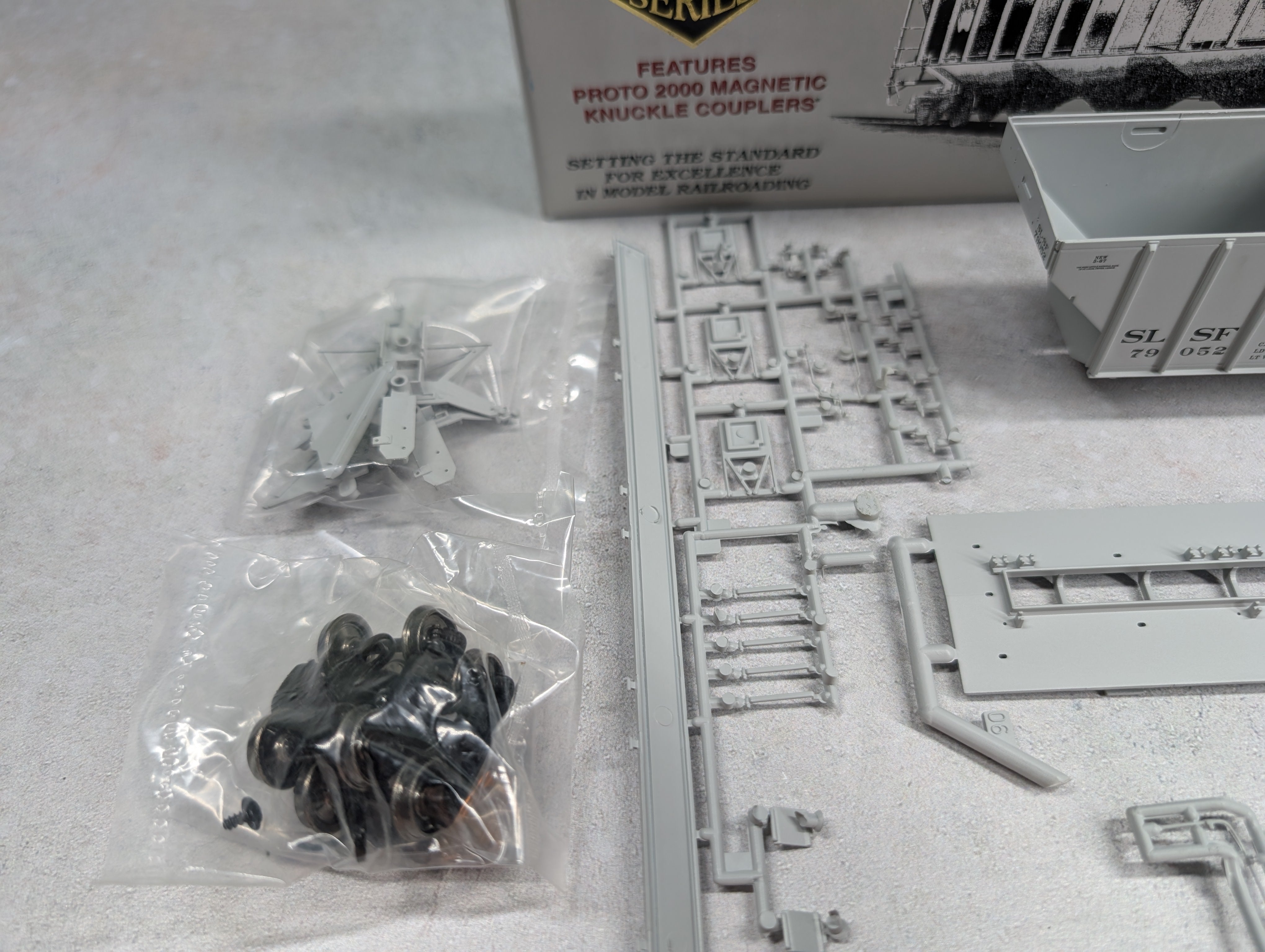 USED Life-Like 21885 HO Scale 4427 PS2-CD High-Side Covered Hopper Frisco SLSF #79052 KIT