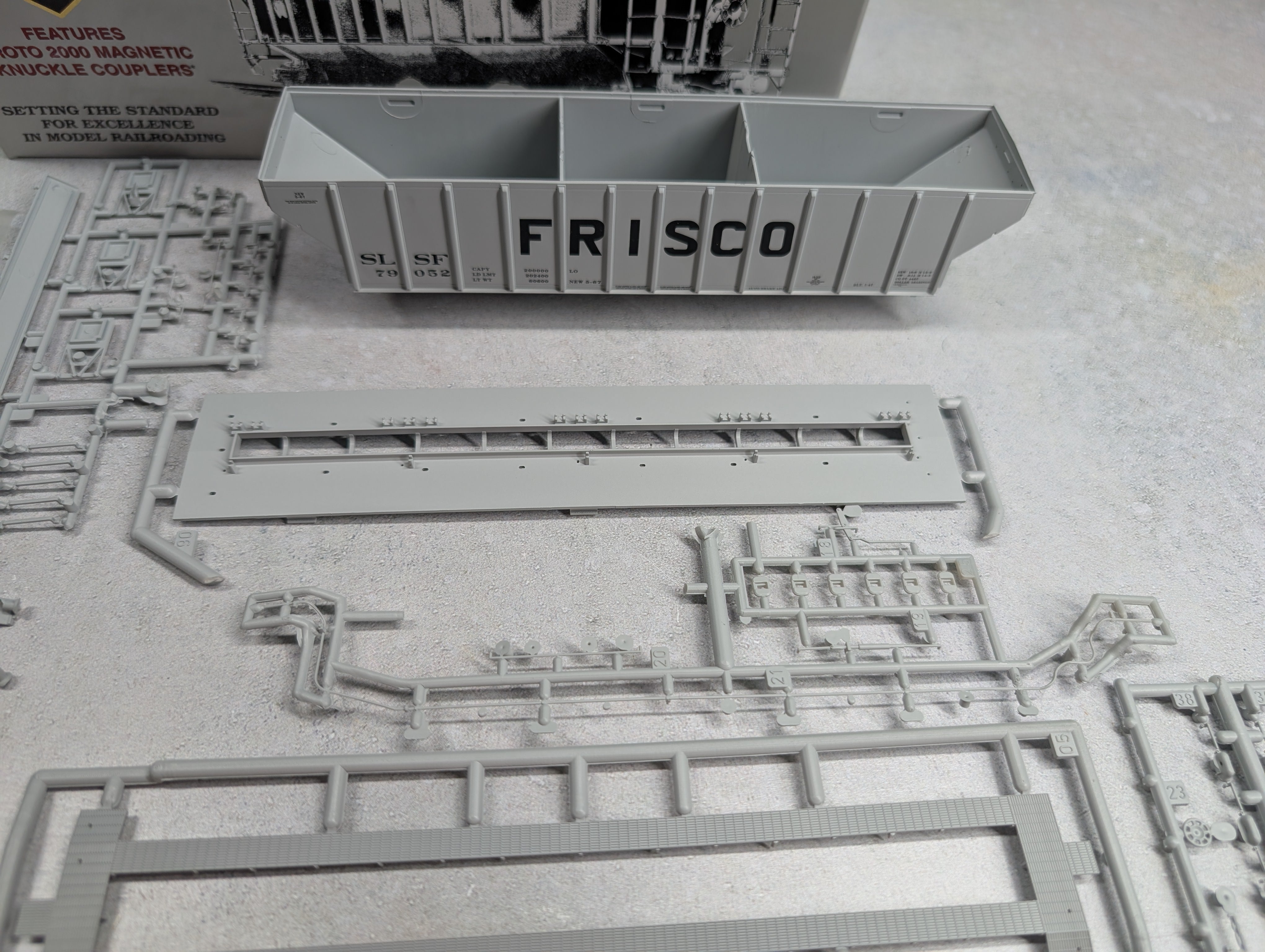 USED Life-Like 21885 HO Scale 4427 PS2-CD High-Side Covered Hopper Frisco SLSF #79052 KIT