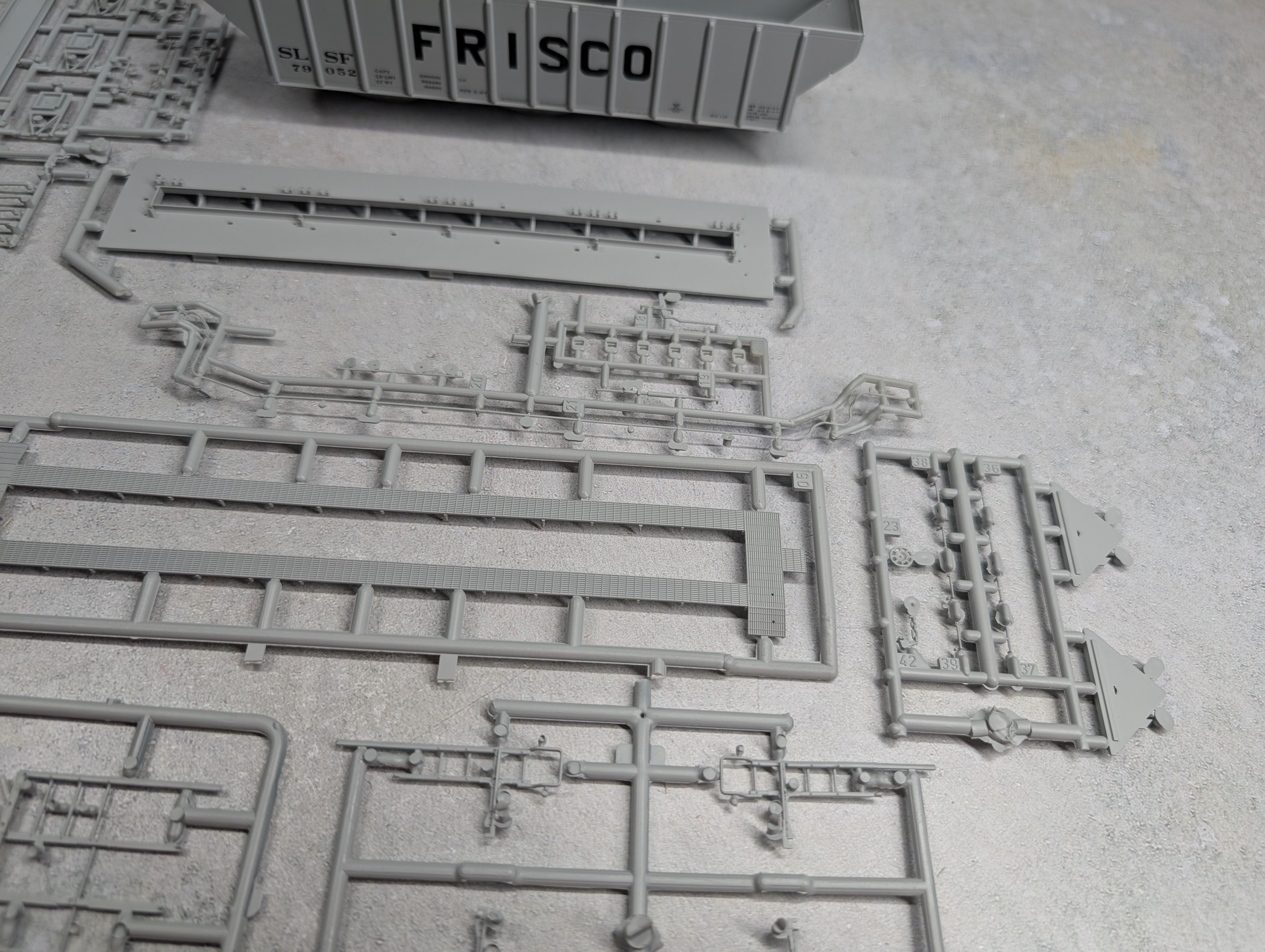 USED Life-Like 21885 HO Scale 4427 PS2-CD High-Side Covered Hopper Frisco SLSF #79052 KIT