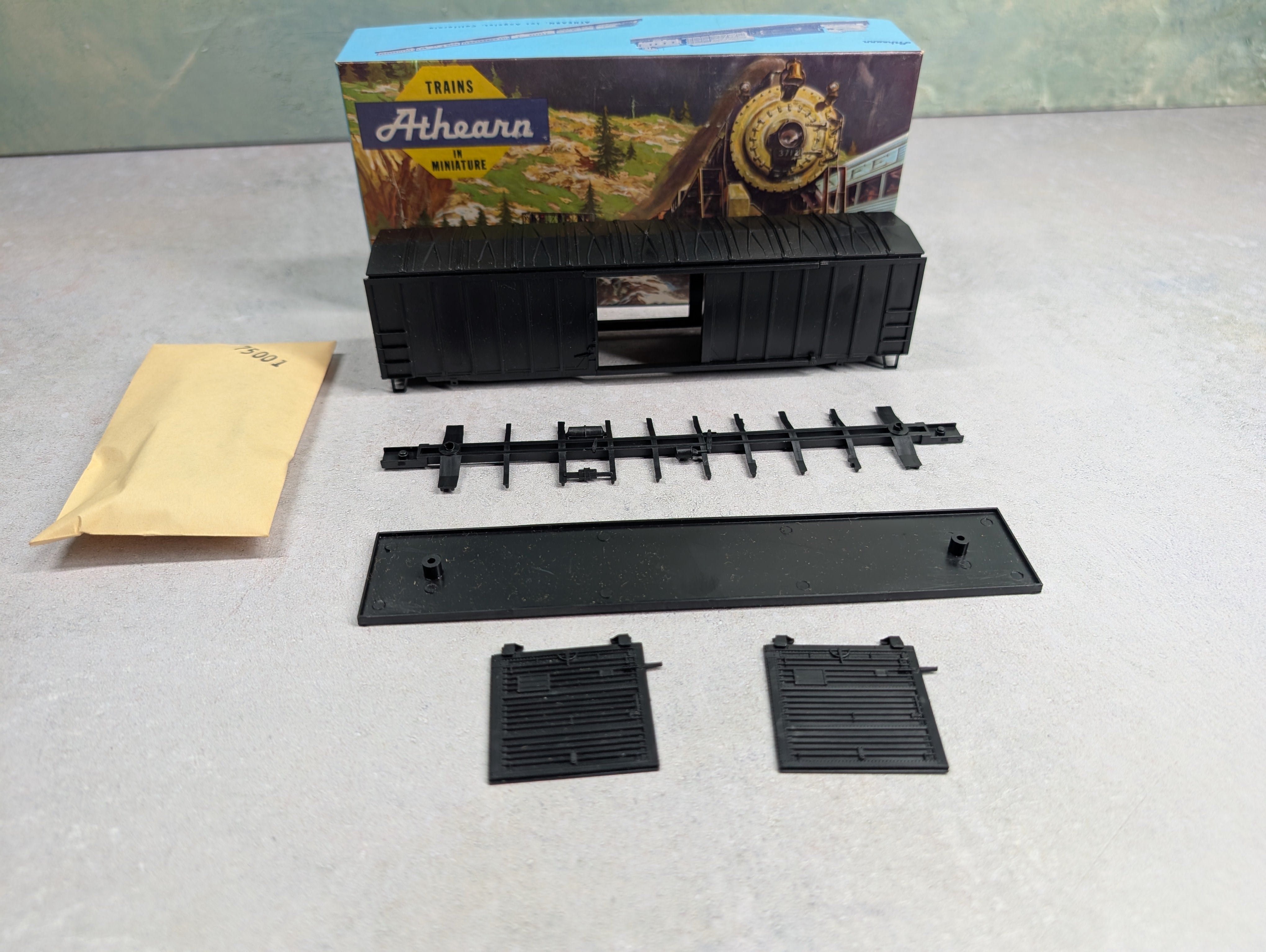 USED Athearn 5520 HO Scale 50' Sliding Door Box Car Undecorated KIT