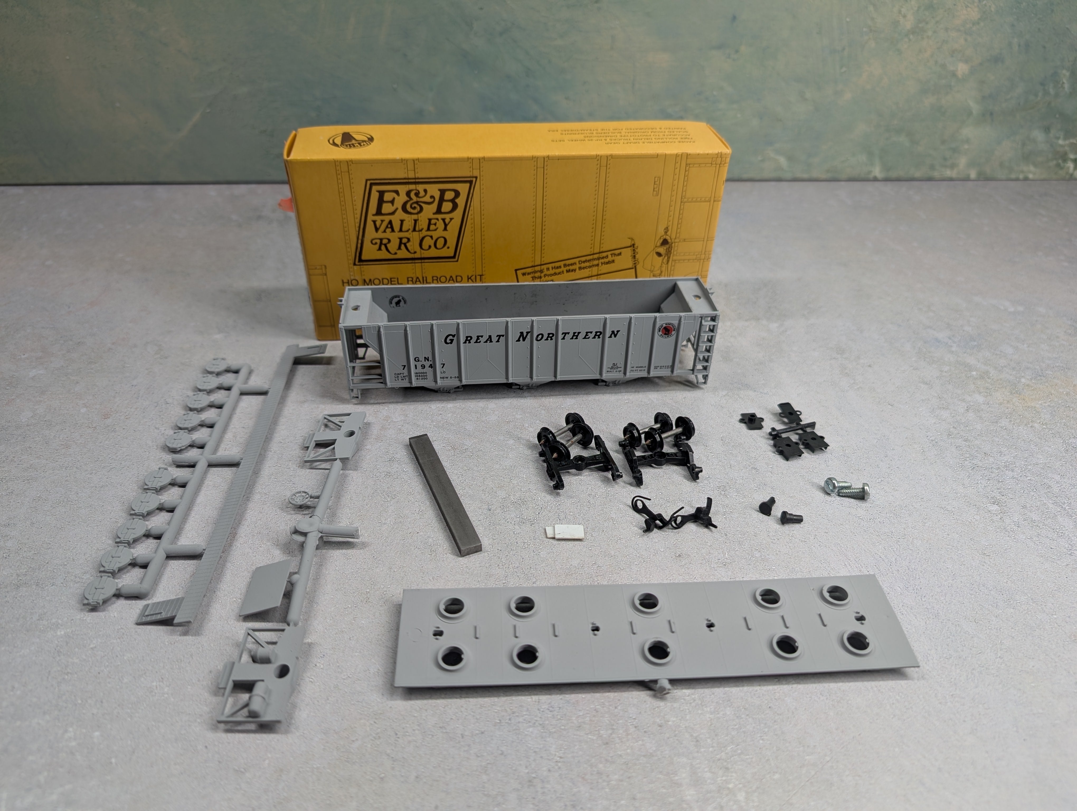 USED E&B Valley 6803 HO Scale Covered Hopper Great Northern GN #71947 KIT