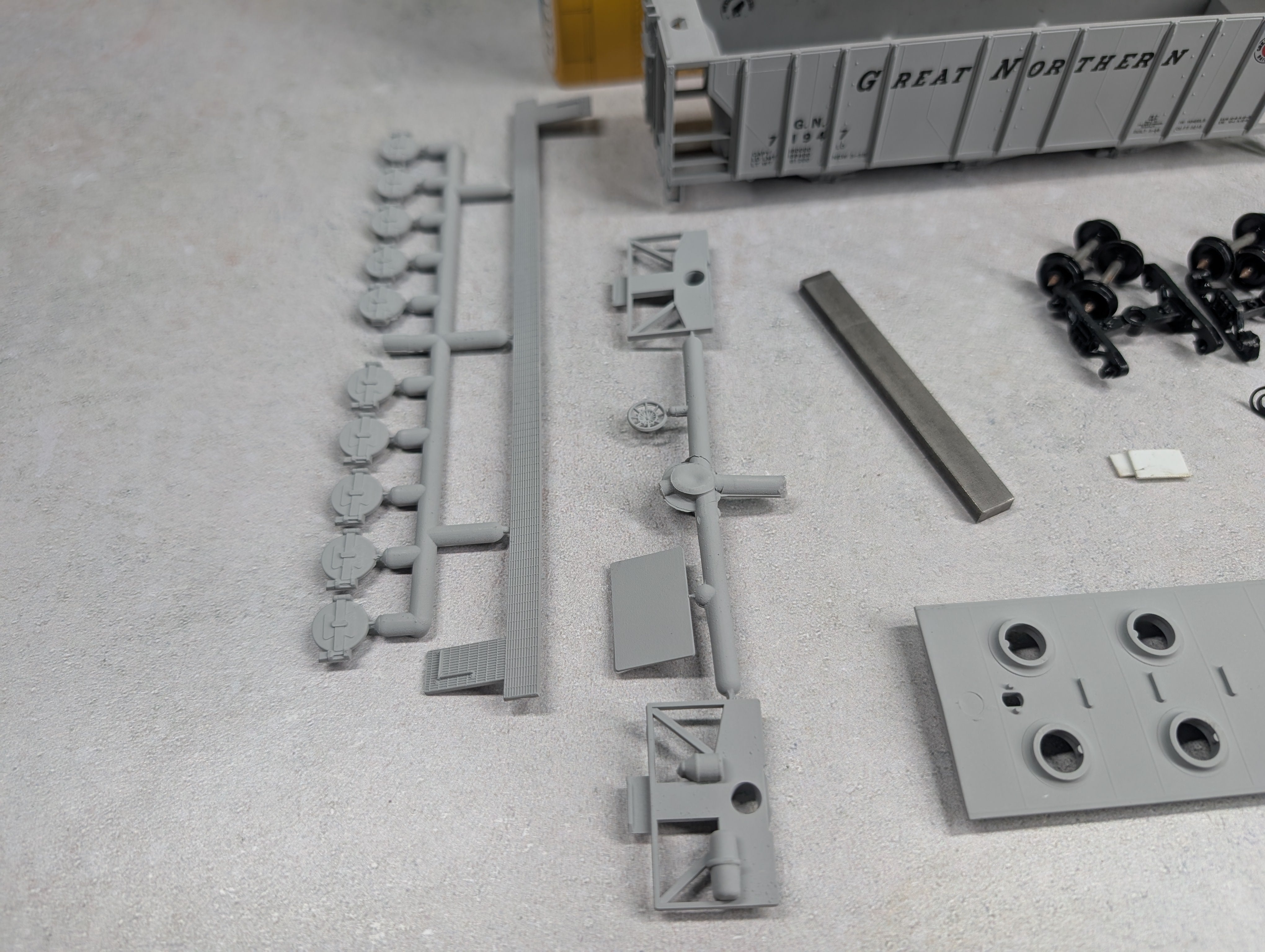 USED E&B Valley 6803 HO Scale Covered Hopper Great Northern GN #71947 KIT