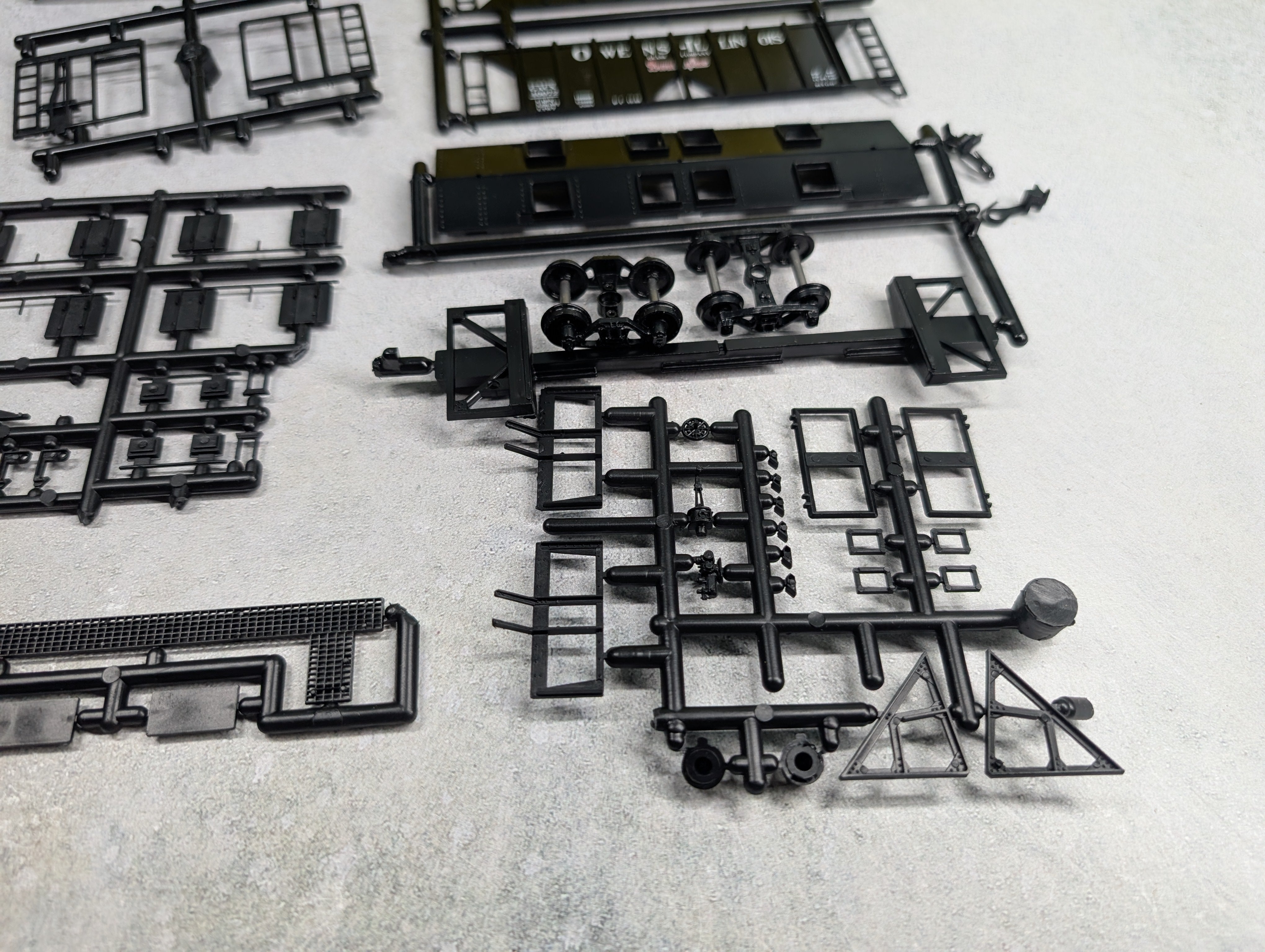 USED E&B Valley HO Scale Covered Hopper Owens Illinois GACX Bev-Bel KIT