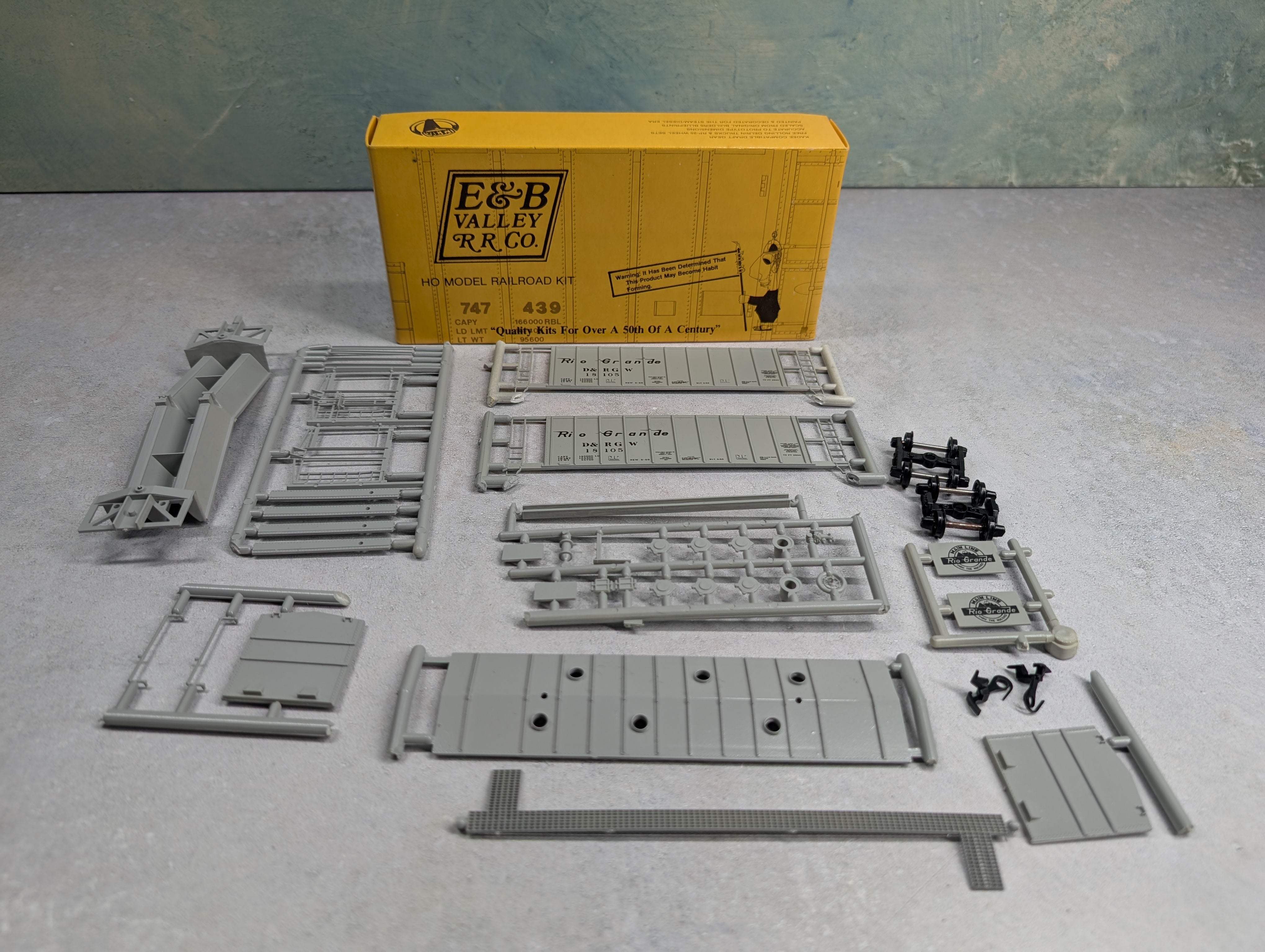 USED E&B Valley 18-4208 HO Scale Covered Hopper Denver & Rio Grande KIT