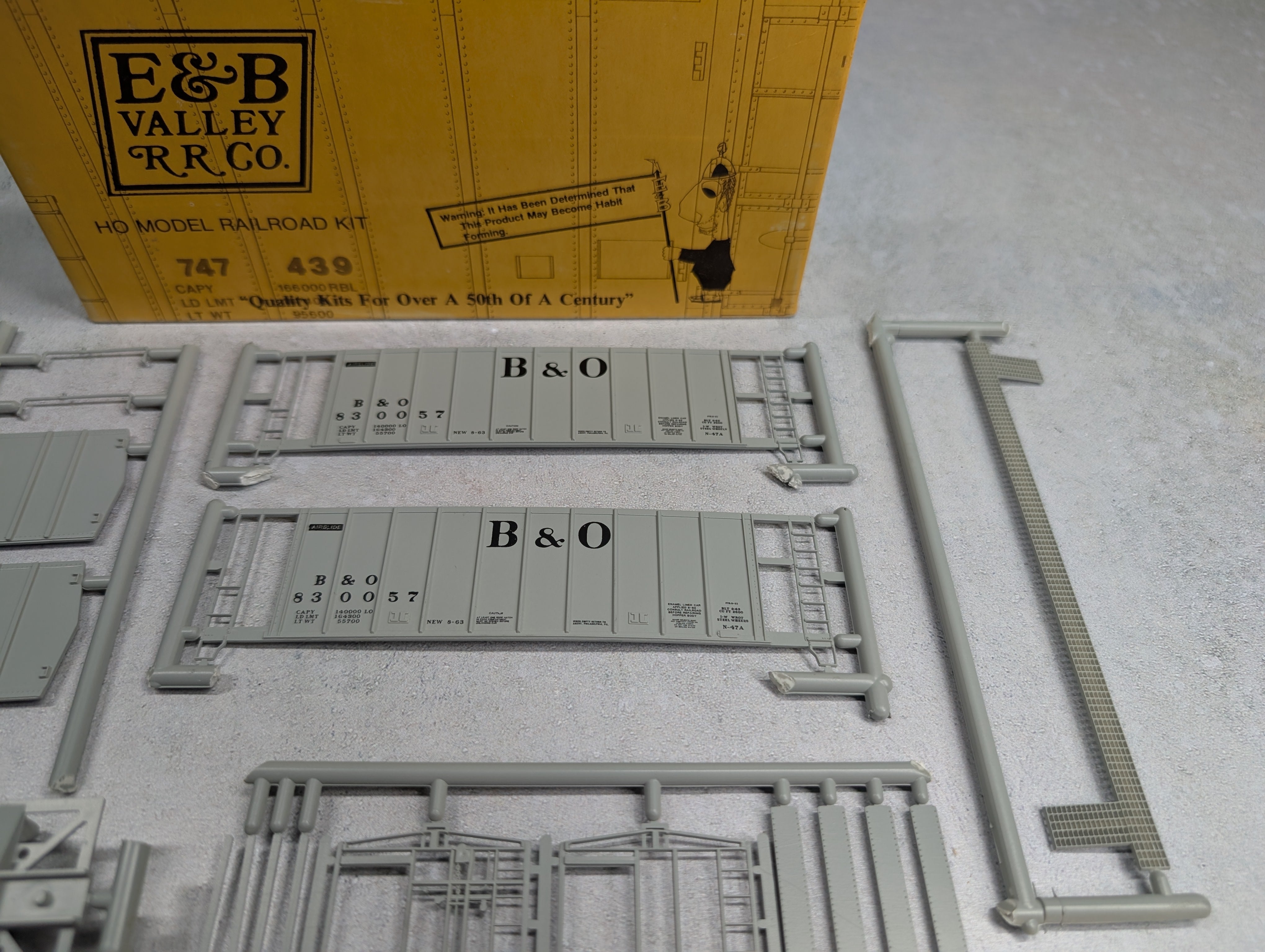 USED E&B Valley 18-4202 HO Scale Covered Hopper Baltimore and Ohio B&O KIT