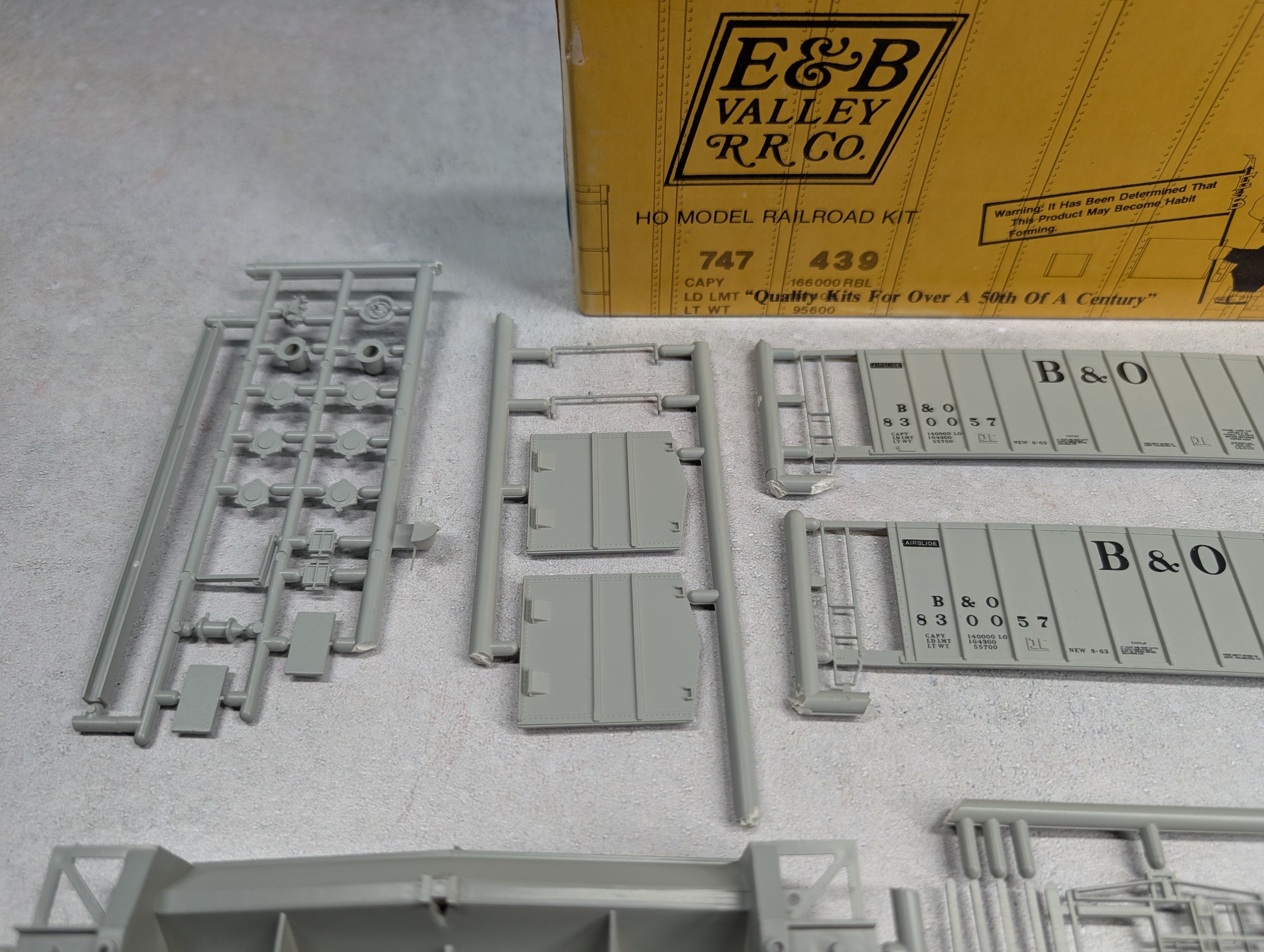 USED E&B Valley 18-4202 HO Scale Covered Hopper Baltimore and Ohio B&O KIT