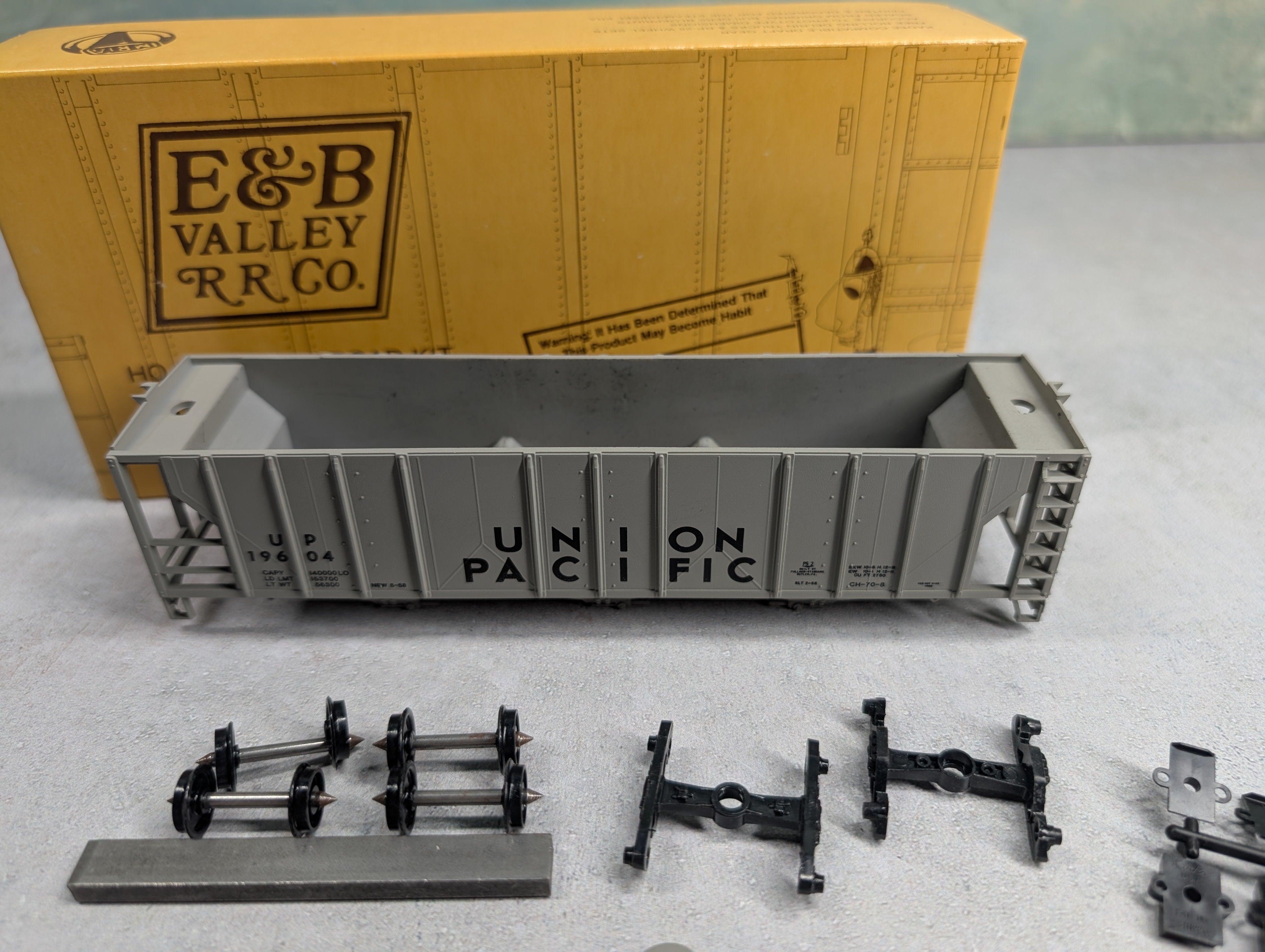USED E&B Valley 6804 HO Scale Covered Hopper Union Pacific UP KIT
