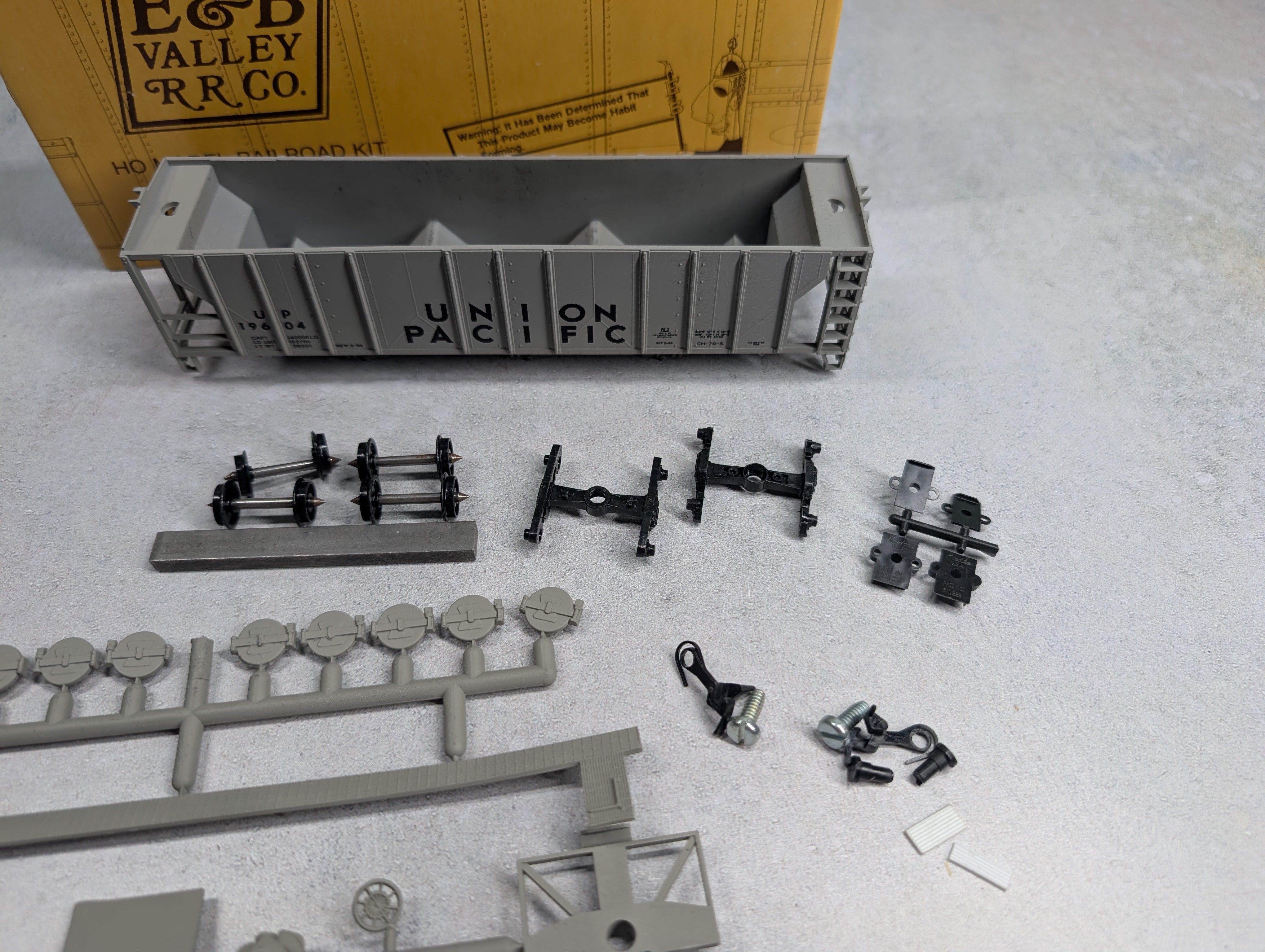 USED E&B Valley 6804 HO Scale Covered Hopper Union Pacific UP KIT