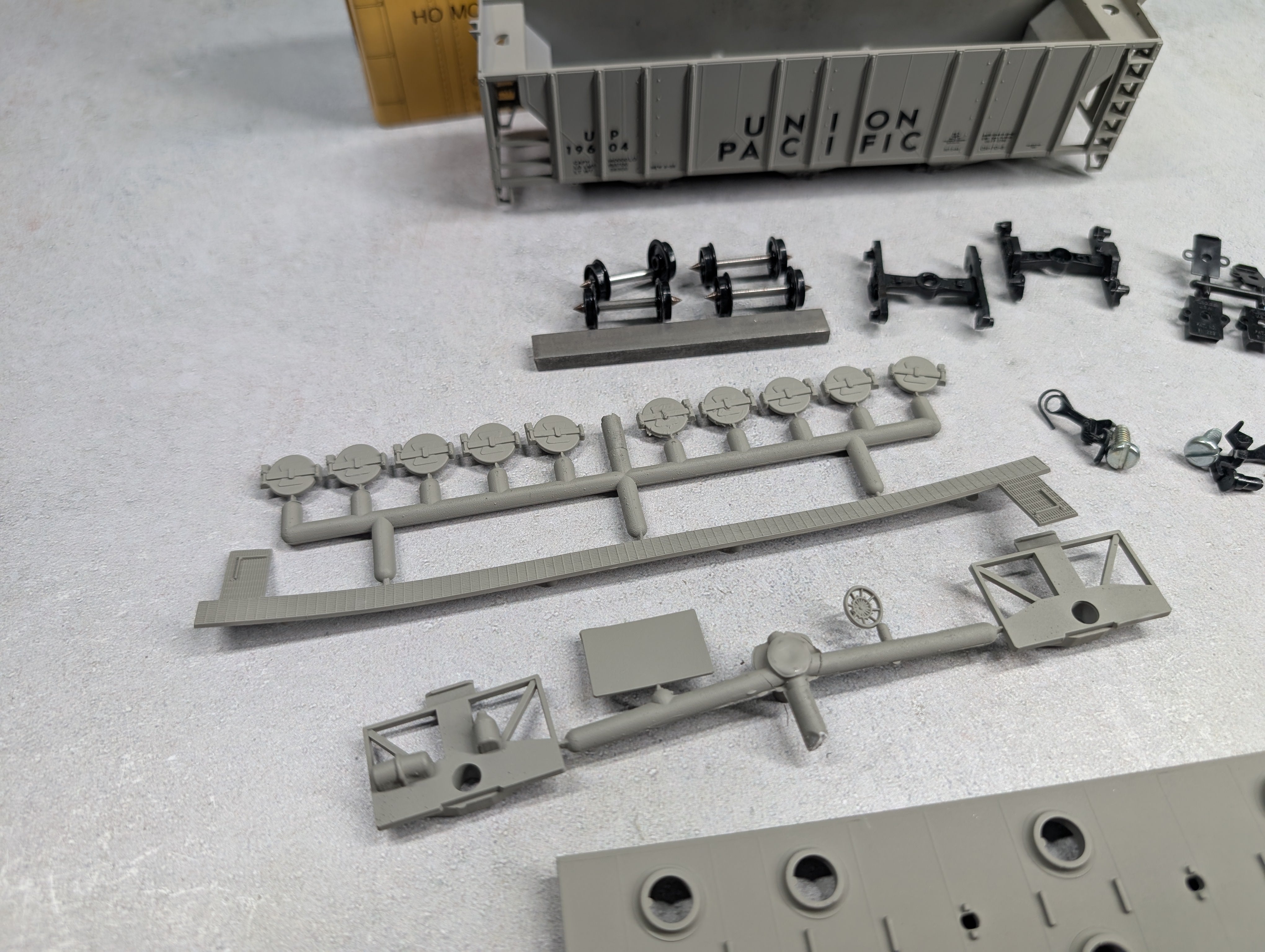 USED E&B Valley 6804 HO Scale Covered Hopper Union Pacific UP KIT