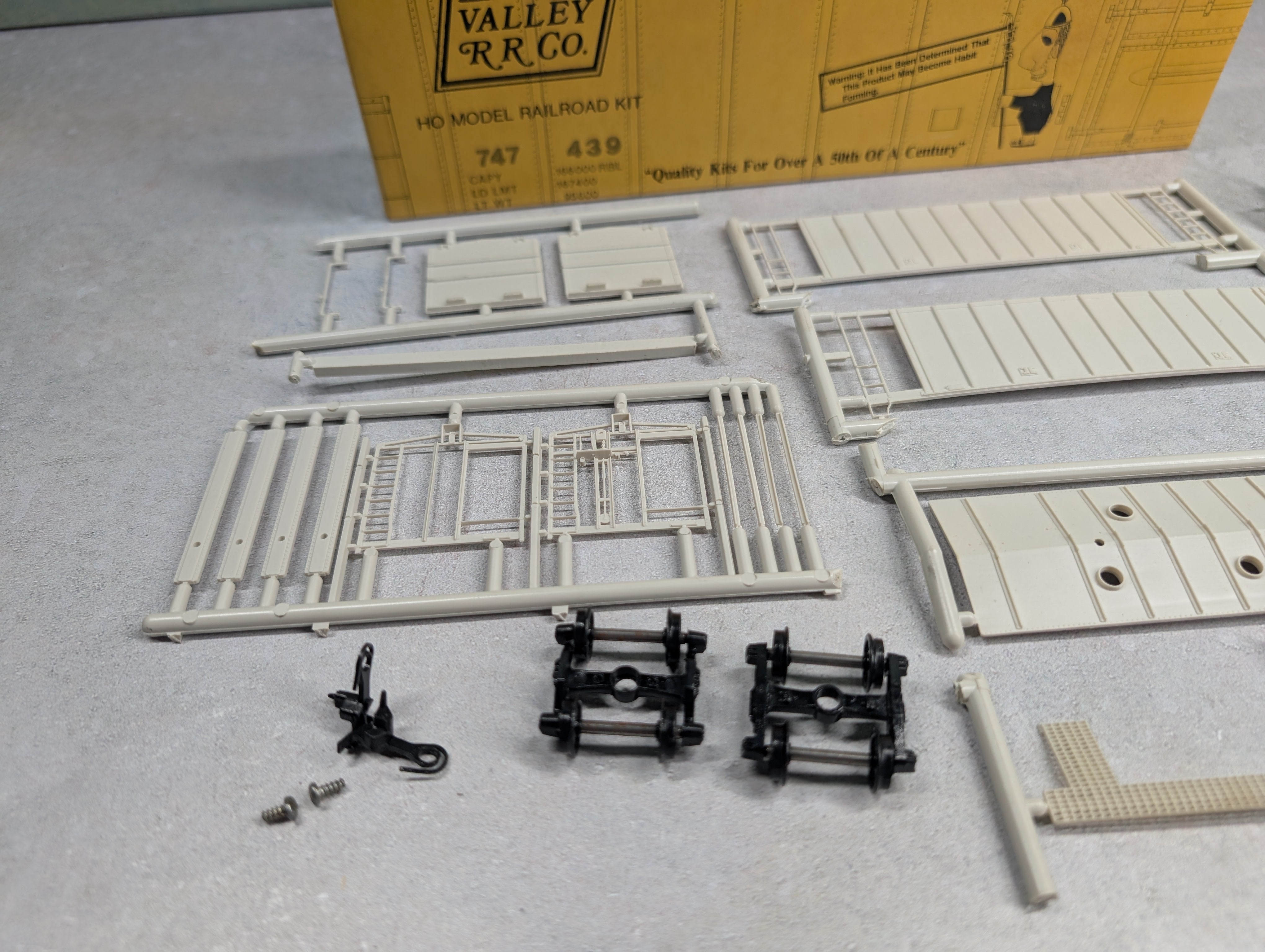 USED E&B Valley 4200 HO Scale Covered Hopper Undecorated KIT