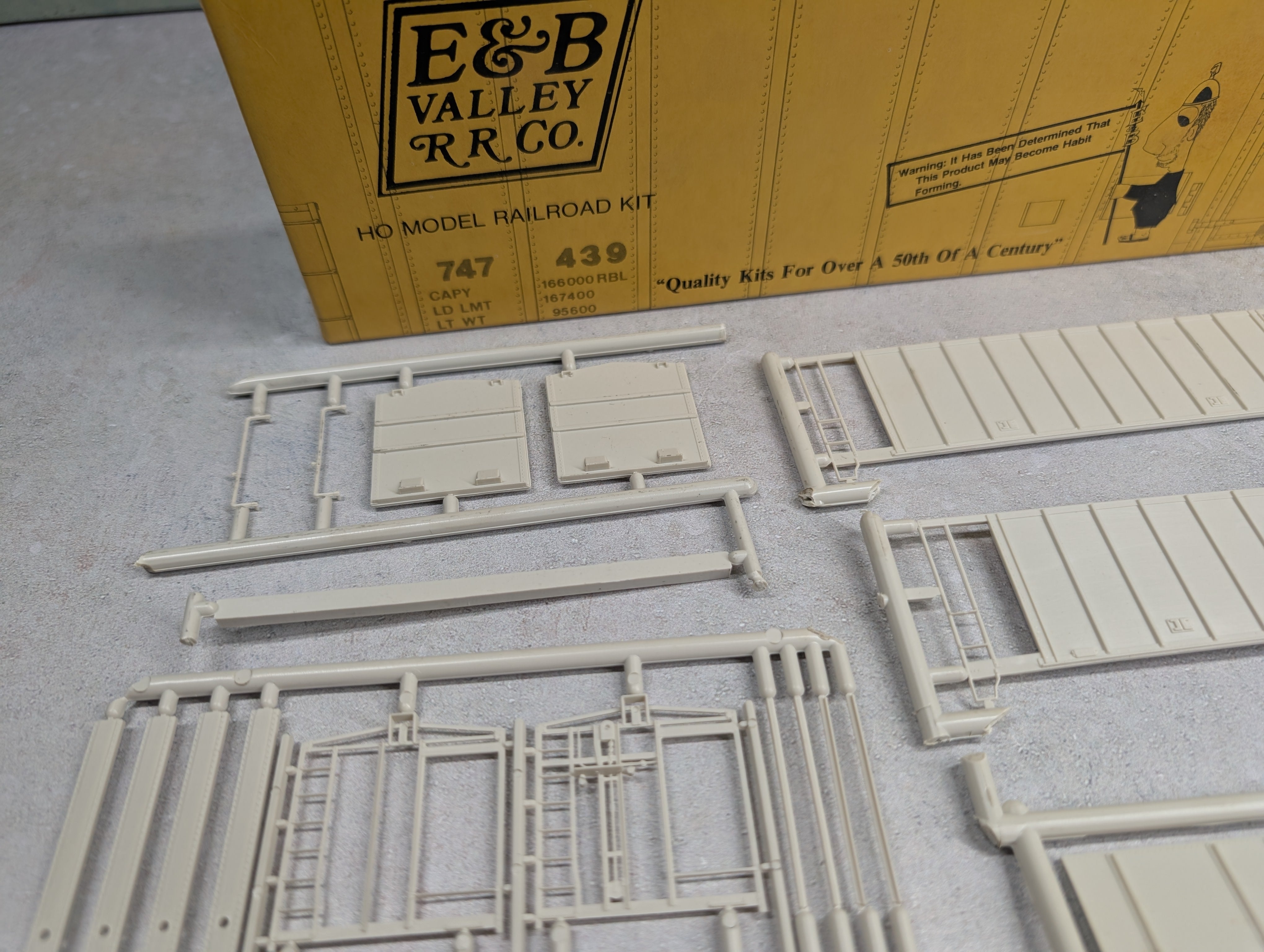 USED E&B Valley 4200 HO Scale Covered Hopper Undecorated KIT