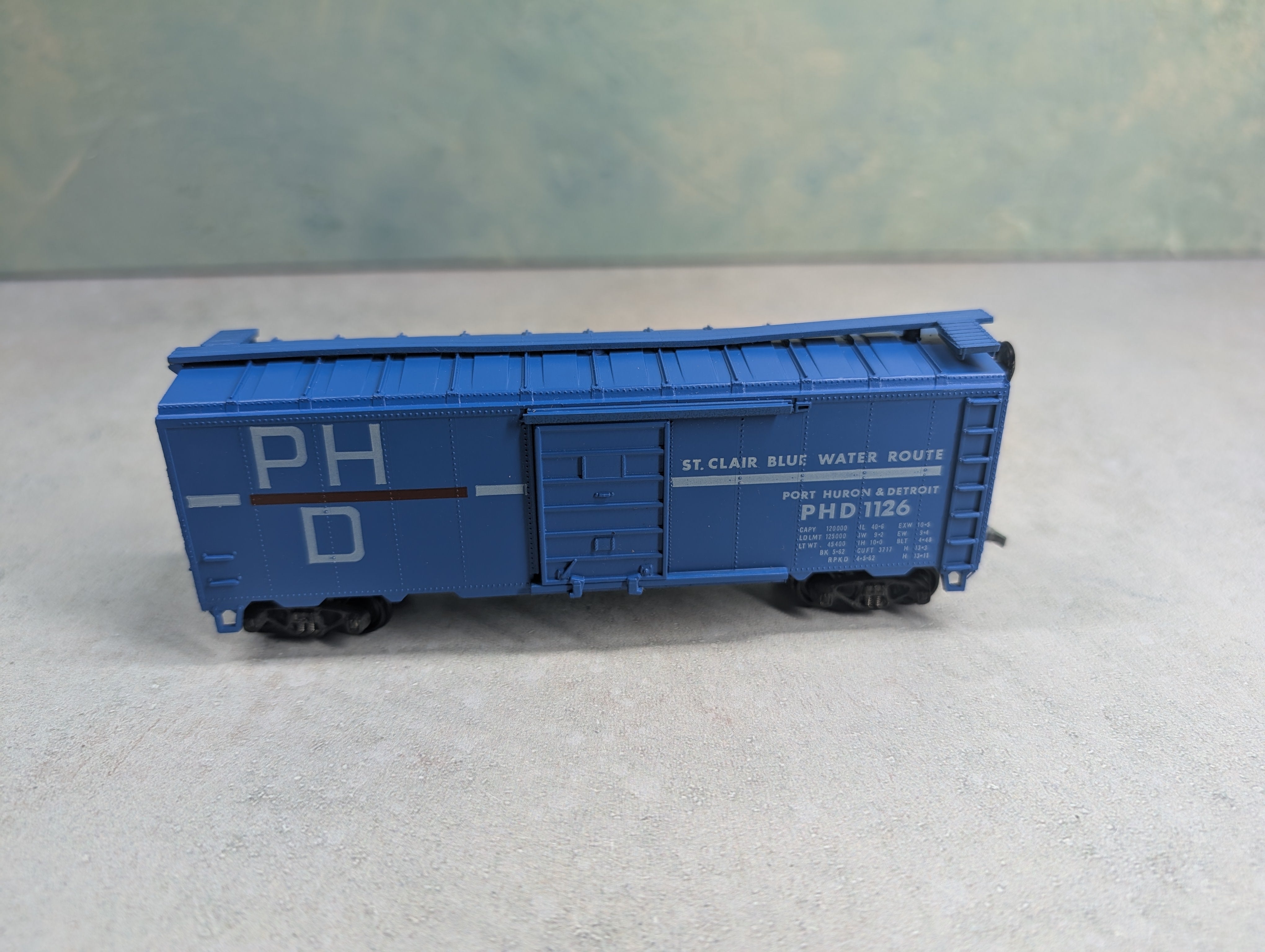 USED Roundhouse HO Scale 40' Box Car Port Huron & Detroit PHD #1126