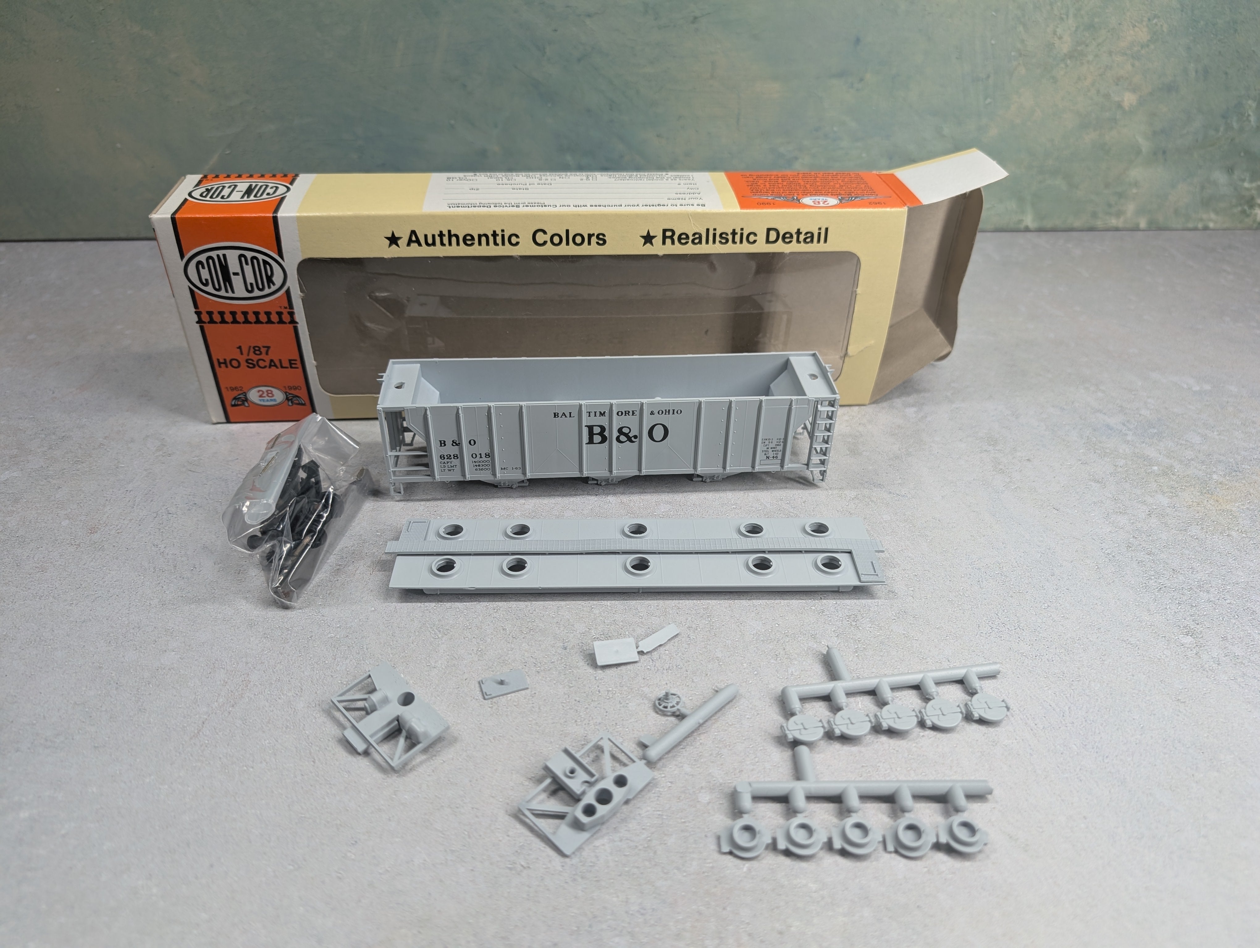 USED Con-Cor HO Scale PS-2 Covered Hopper Baltimore and Ohio B&O #628018 KIT