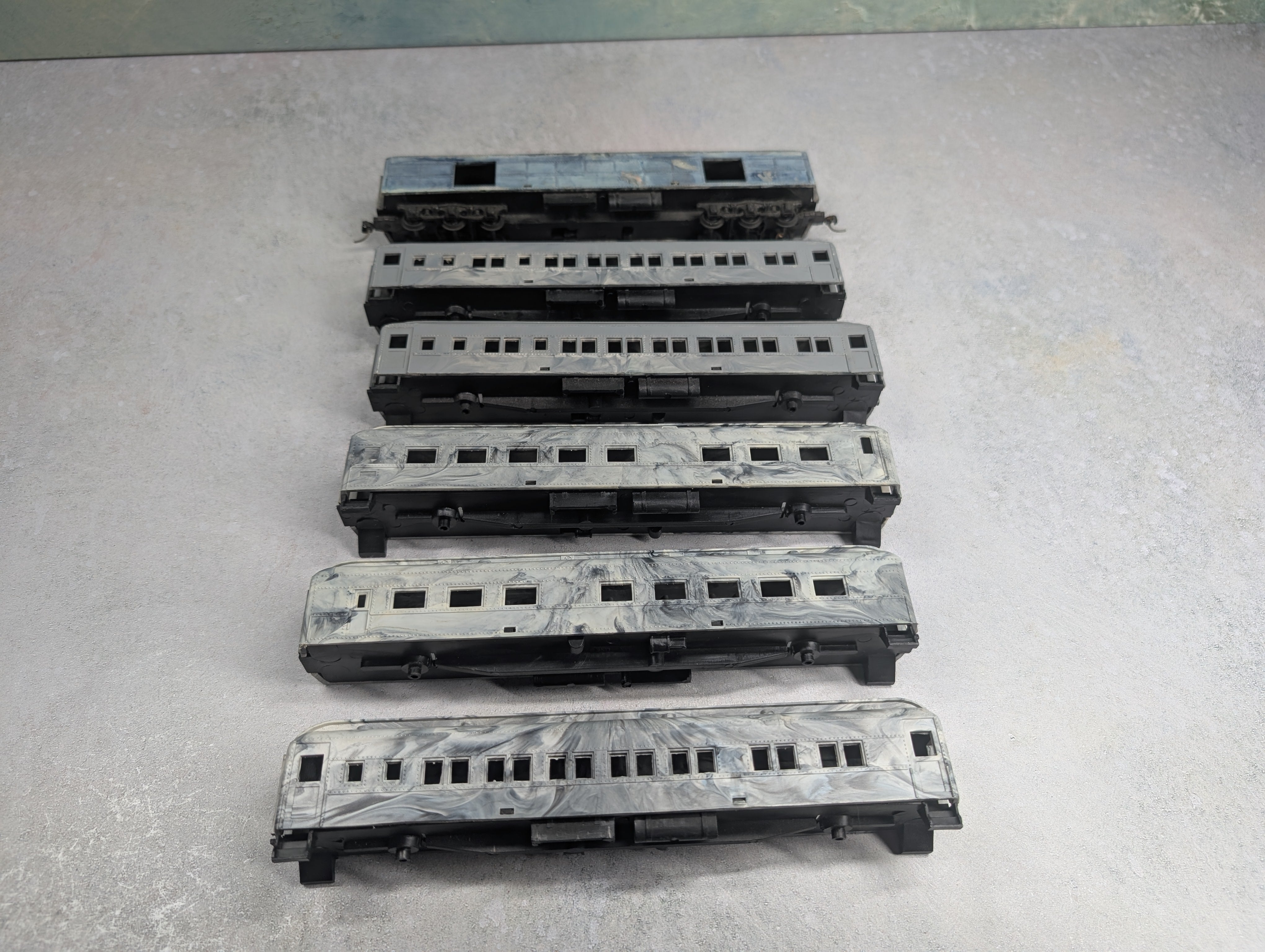 USED PENN LINE HO Scale Lot of Undecorated Passenger Cars (6 pcs)