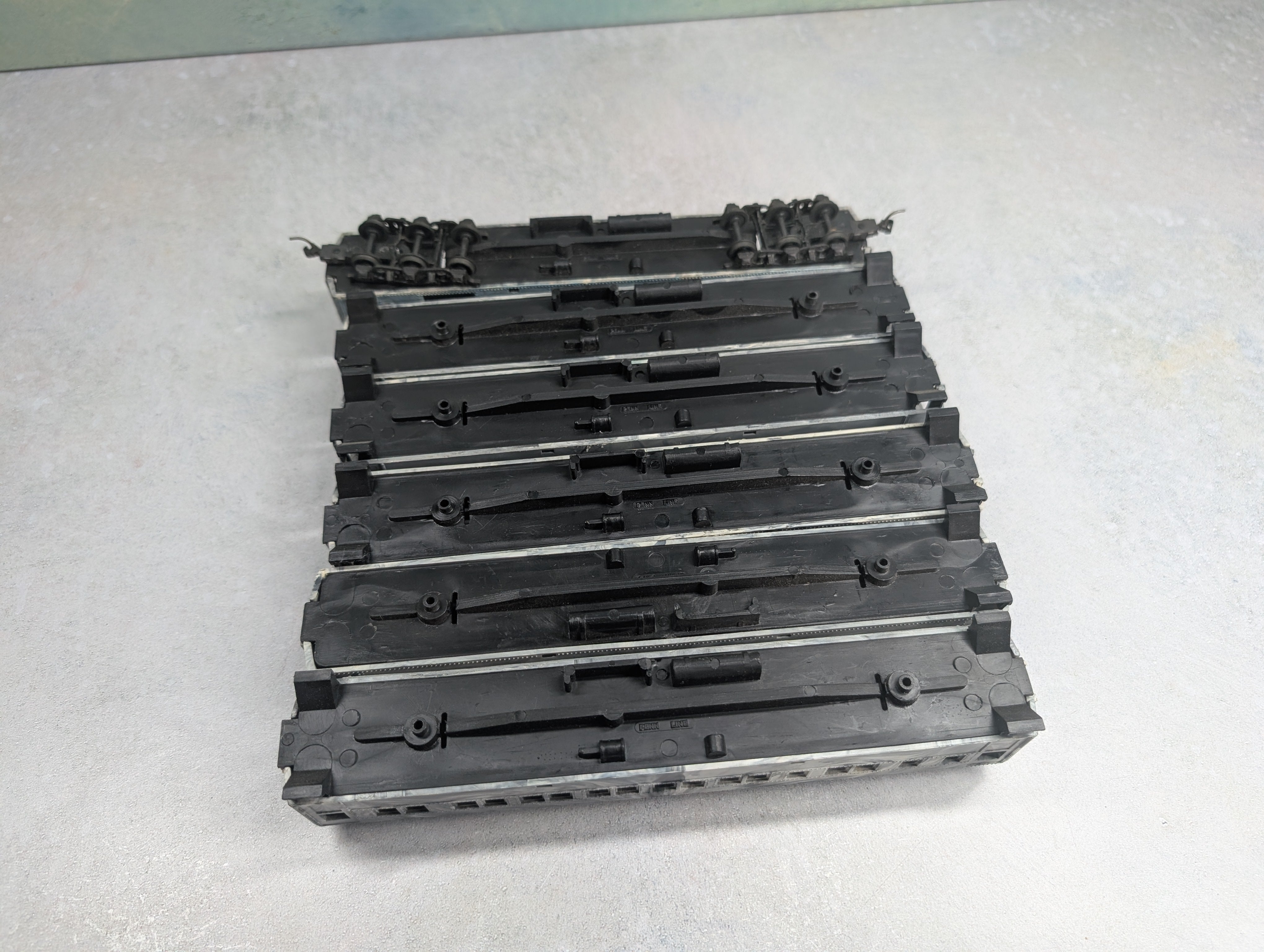 USED PENN LINE HO Scale Lot of Undecorated Passenger Cars (6 pcs)